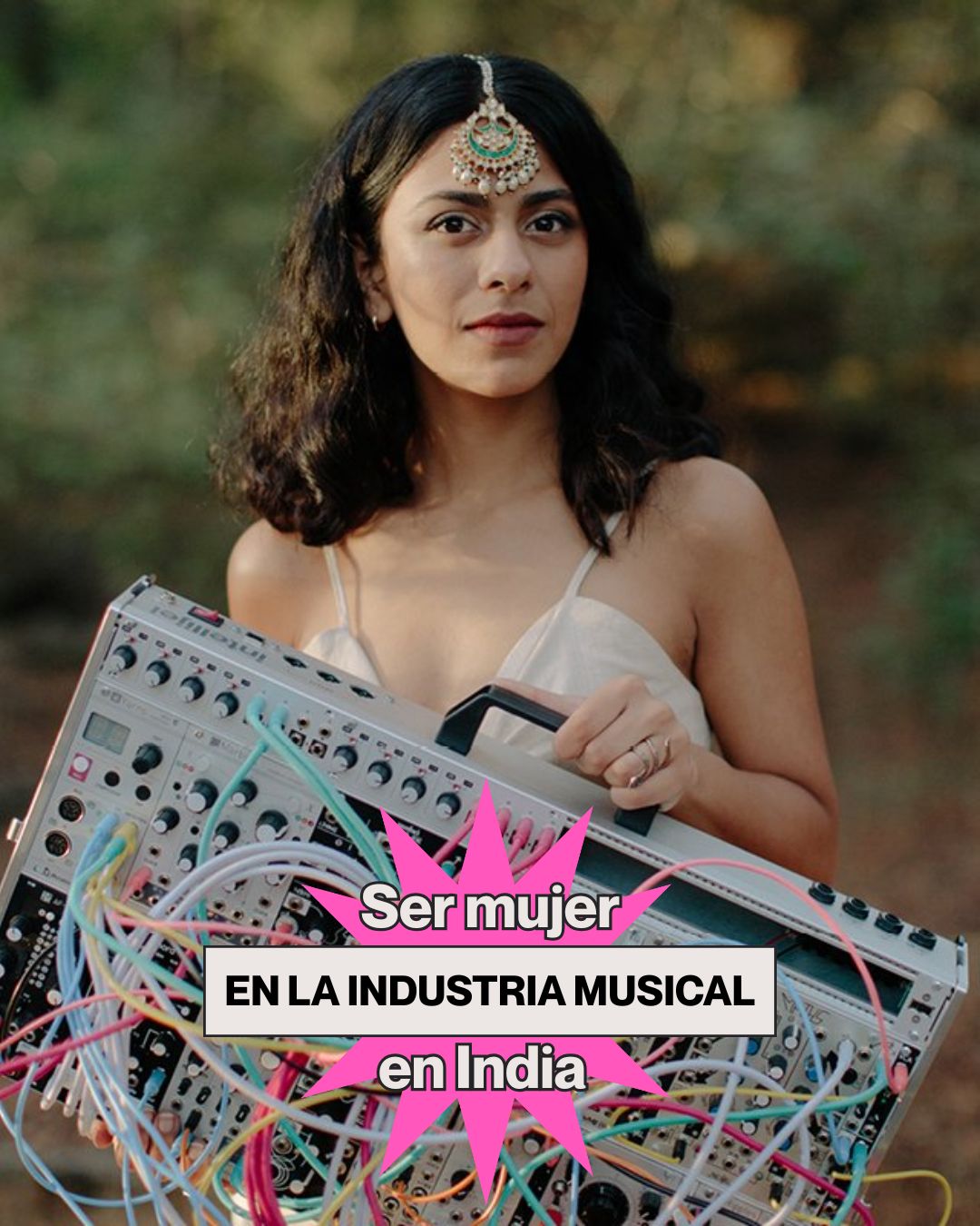 La industria musical india es una de las más grandes, influyentes y prolíficas del mundo.
Pero detrás de su crecimiento, sus cifras y su impacto cultural, hay realidades que siguen siendo incómodas de mirar.