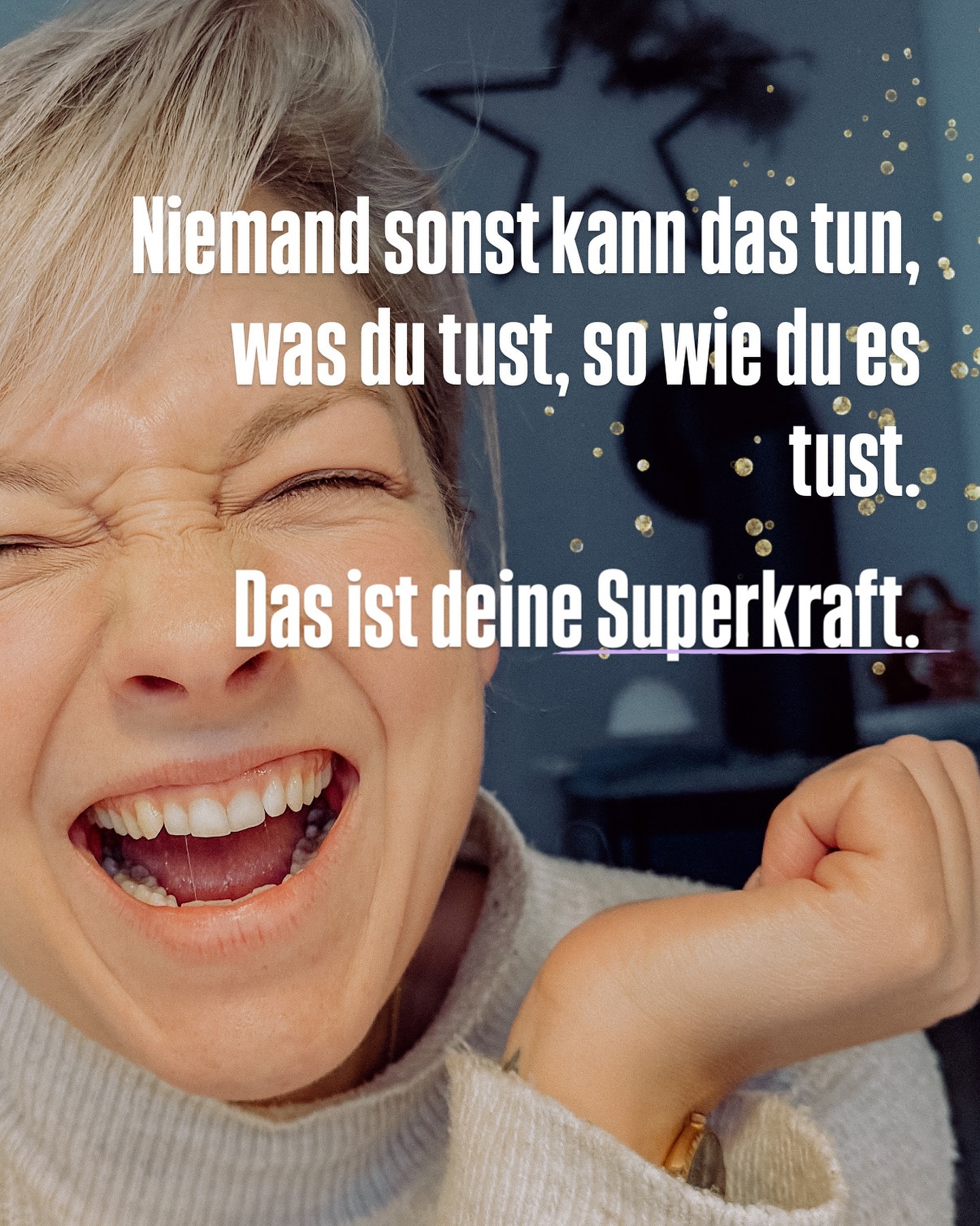 Denn niemand ist wie Du! 💪
Kennst Du das, der Gedanke kommt auf, dass das, was Du gerne machen würdest schon zu viele machen?
Lass mich Dir sagen, das ist ein gutes Zeichen, denn es zeigt, dass der Markt erprobt ist und funktioniert. 💁🏼♀️
Wichtig ist nur, es nicht genauso so zu machen, wie die anderen, sondern deine persönliche Note einzubringen.
Lass Dich inspirieren und pack Deine Extrazutat mit dabei.
Sei Du, denn jeder hat was zu bieten, was für jemand anderes anziehend ist. 🧲⚡️
Sei Dir sicher, es gibt Menschen da draußen, die haben genau auf deine Energie, deine Werte, deine Denkweise und deine Blickwinkel gewartet.
Nicht mehr länger zweifeln, mach einfach mal! 😃☺️