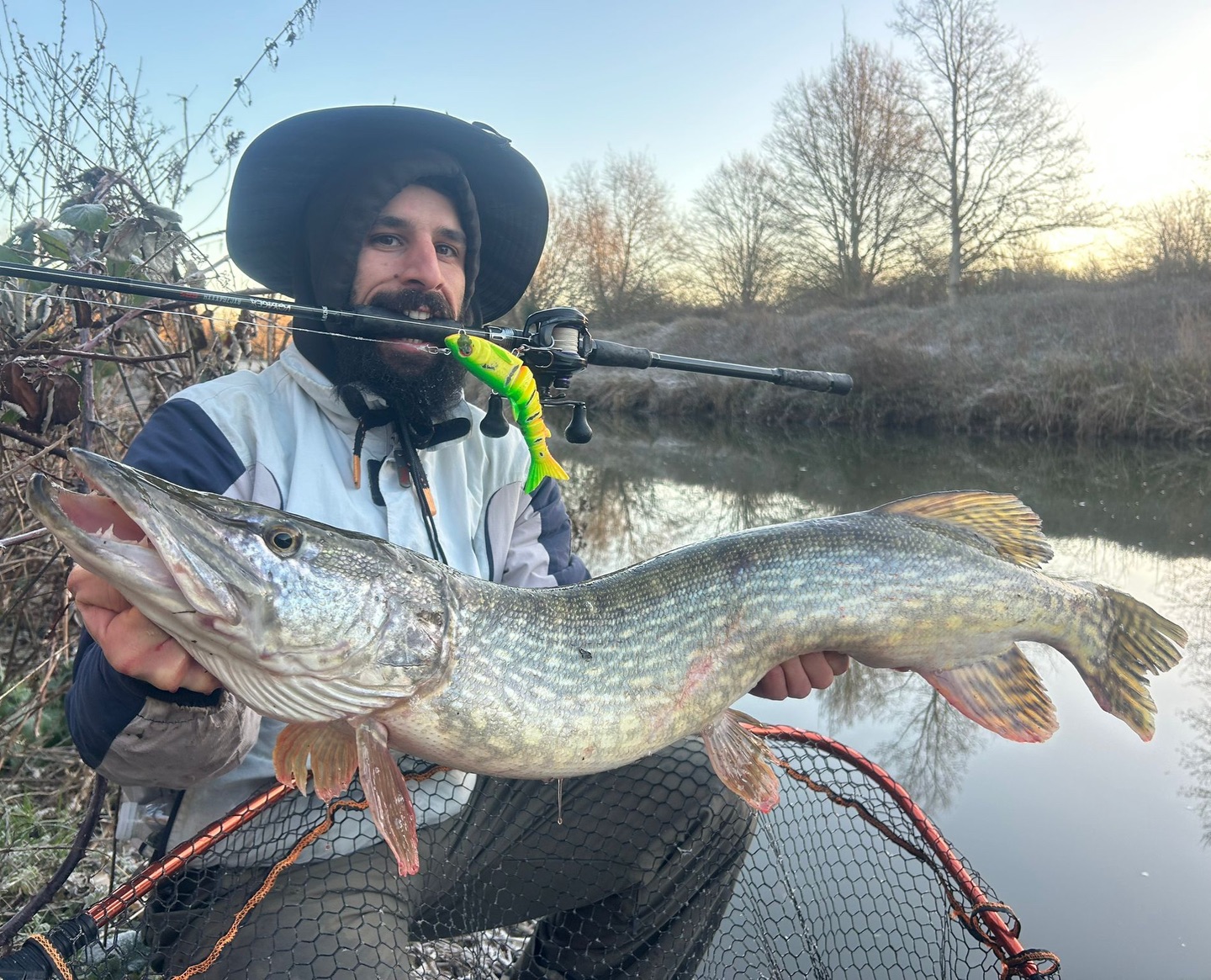 Tackle used: @bonefishingworld voyage x 40-140 g reel @atcfishing
lure @zerekinnovation liveswimbait firetiger.
.
.
A great day with my friend @romanjaycee82 with minus 3 degrees we decided to go for a mission, and we did actually land a nice fish right after the break of dawn.
#fish #pikefishing #pike #pikeseason #fishing