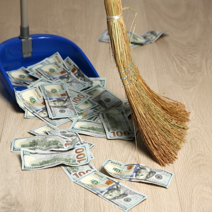 Stepping over $100 bills to pick up pennies.โ
Thereโs a saying Iโve been using a lot recently, because itโs exactly what people are doing with training and nutrition.
Youโre chasing pennies:
* Supplements, but you sleep like sh*t
* Ice baths, saunas, but you barely train consistently.
* Perfect macros, but you under-eat for performance.
* Breathing drills, but no aerobic base
* New programs every few weeks
And youโre stepping right over $100 bills:
* 8โ9 hours of sleep
* Enough food to fuel training
* Protein, carbs, fibre from real food
* Progressive overload
* Zone 2 aerobic work
* Consistency for months, not days
Hereโs the truth
You donโt need another program.
You donโt need another supplement.
You donโt need a hack.
You need to:
* Train properly
* Eat enough
* Recover
* Repeat
Thatโs it.
Hard reality
Most people arenโt stuck because training is complicated.
They need fewer distractions.
Do the boring stuff.
Long enough.
Or stay average.
#dothework
#consitencyiskey
#liveperformance