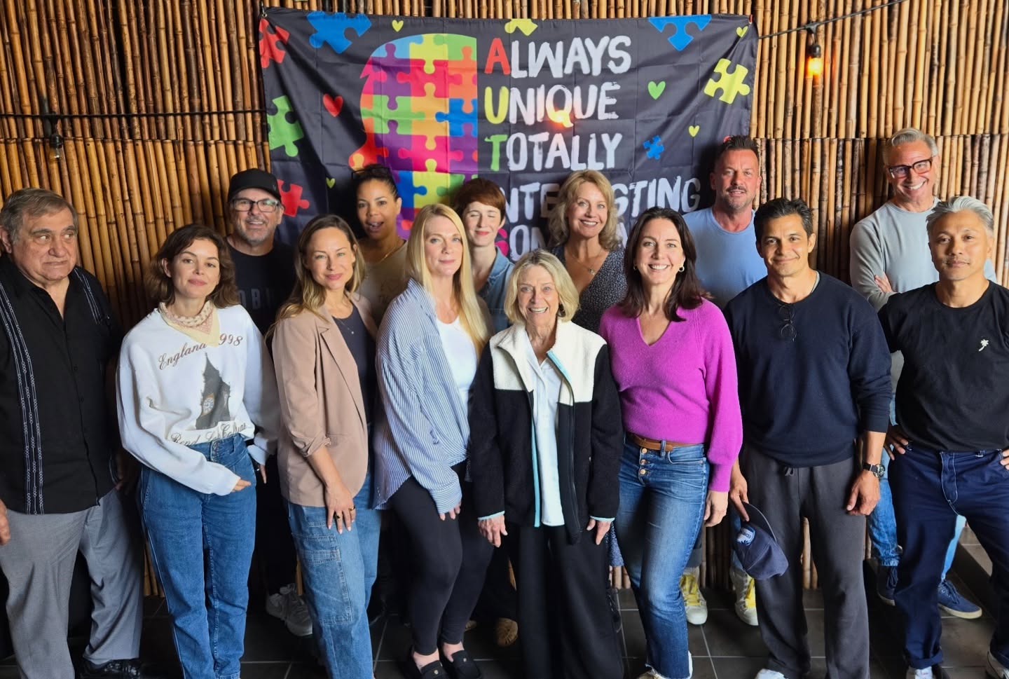 The brilliant cast of 𝑅𝑜𝑜𝓂𝓈 𝑜𝒻 𝐸𝓍𝓅𝑒𝓇𝒾𝑒𝓃𝒸𝑒 by @steffanylohnsommers - Out Now on #TableReadPodcast!
#audiodrama #caregiverstories #lawdrama