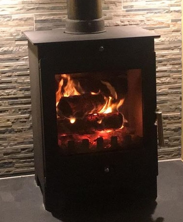 "Thank you for our logs today. Really happy with the service you provided at a very good price too. The lads did a really great job and the log are burning nicely."
Another customer happy with our logs and stacking service. It's always lovely to hear feedback like this from our customers. 😀🔥
#review #feedwork #
#firewood #logs #logging #wood #bike
#wood #axe #chainsaw #fire #burnwood