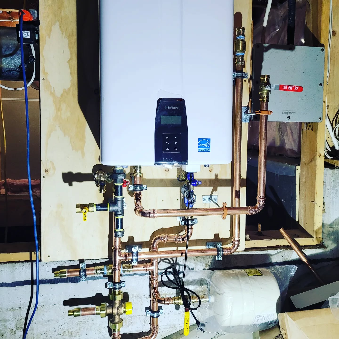 Navien install. This 240 A will be handeling domestic hot water and space heating of an air handler.
Making this On-demand unit a combi !
@navieninc @viegallc
#plumbing #heating #gasfitting #gasfitter #plumber #plumberlife