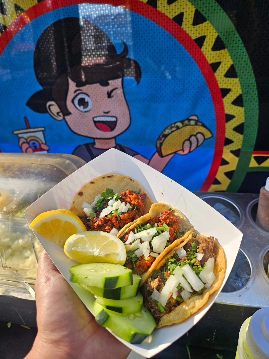 Perfect weather for Tacos ๐ฎ
.
.
.
.
#elchaparritotacos #tacos #summer #graduation #818 #thevalley #818nightmarket #streettacos #mexicanfood #farmersmarket
