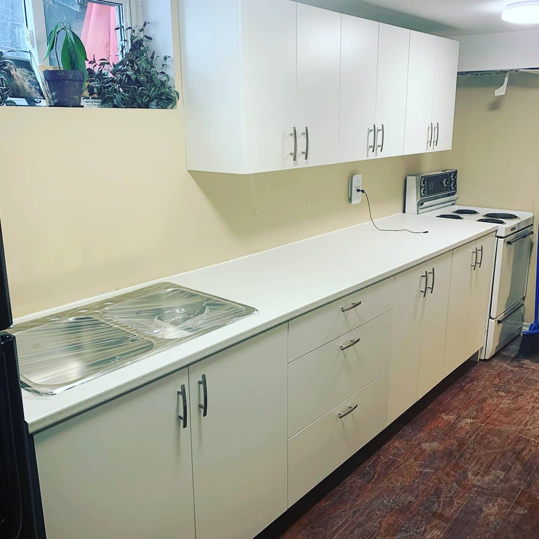 Simple and sleek. A nice simple slab style kitchen. #newkitchen #dubescustomcreations