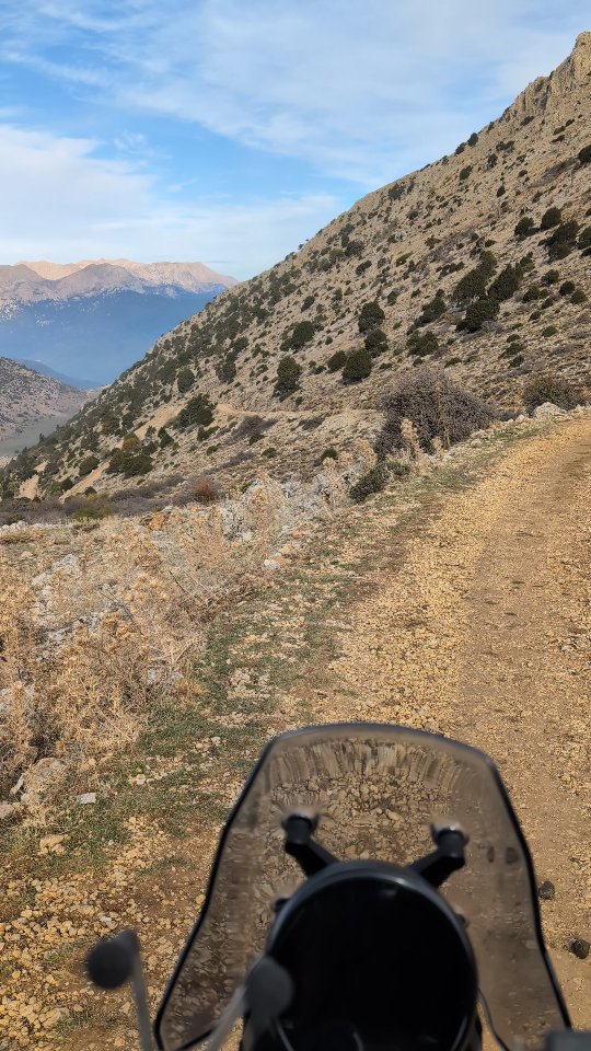 On a peut-être 75 ans à vivre.
Juste du temps qui passe.
Alors vis maintenant. Roule loin
#VieCourte #profiterdelavie #carpedíem #tempsquipasse