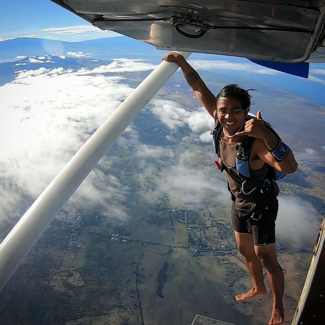 Meet your instructor @dantechak 🪂🌤️ This legend hangs out at 10,000 feet like it’s no big deal. Ready for your first jump? #Skydiving #AdrenalineJunkie #aviation #inspiration #instagood