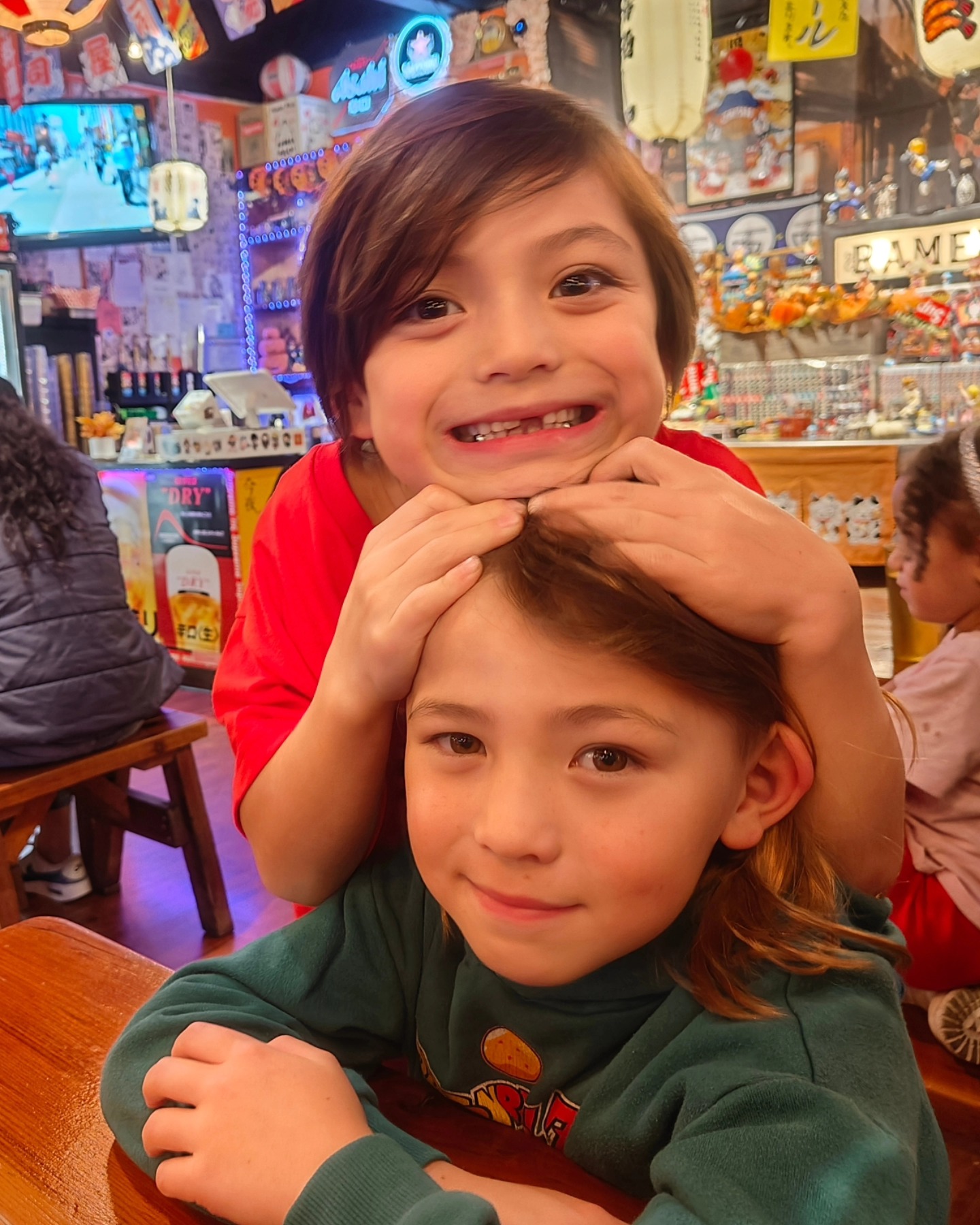 Night out with boys.
Brother love.
兄弟愛っていいね。
#brotherlove#preciousmoments