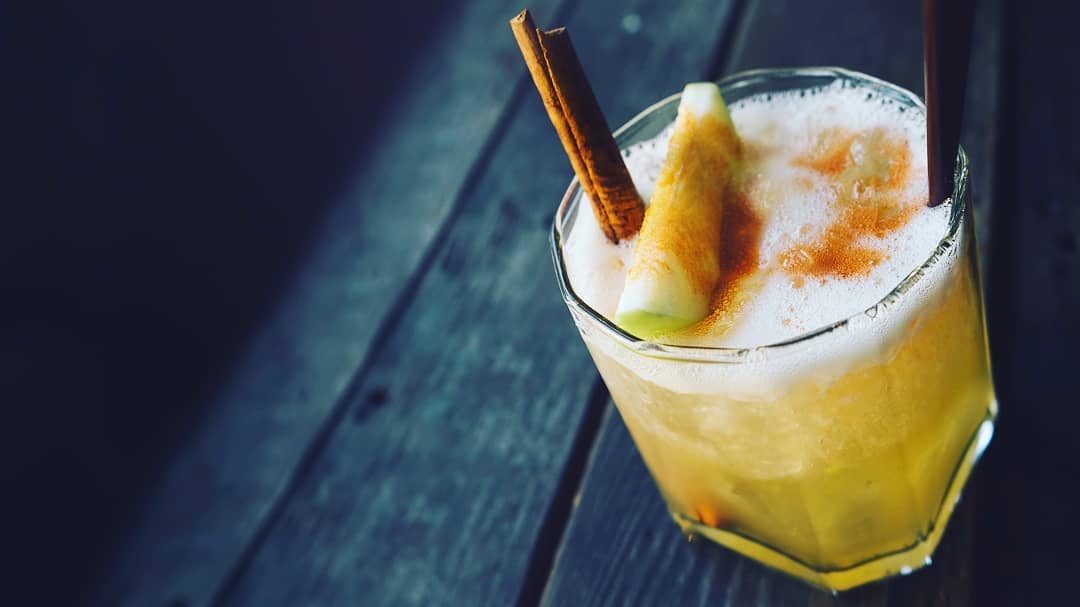 Our favorite Thanksgiving 🍸 - Apple Cider Feni
1 part Kafi Feni
2 parts Apple Cider
Apple slices and Cinnamon Sticks, for garnish.
Try out this amazing cocktail and let us know! Buy your bottle of Feni from a Total Wines & More near you! #thanksgiving #friendsgiving #friendsgivingdinner #cocktails #cocktailsofinstagram #feni #kafifeni #austintexas #austincocktails #austinbars #austinbarscene #marfatexas
