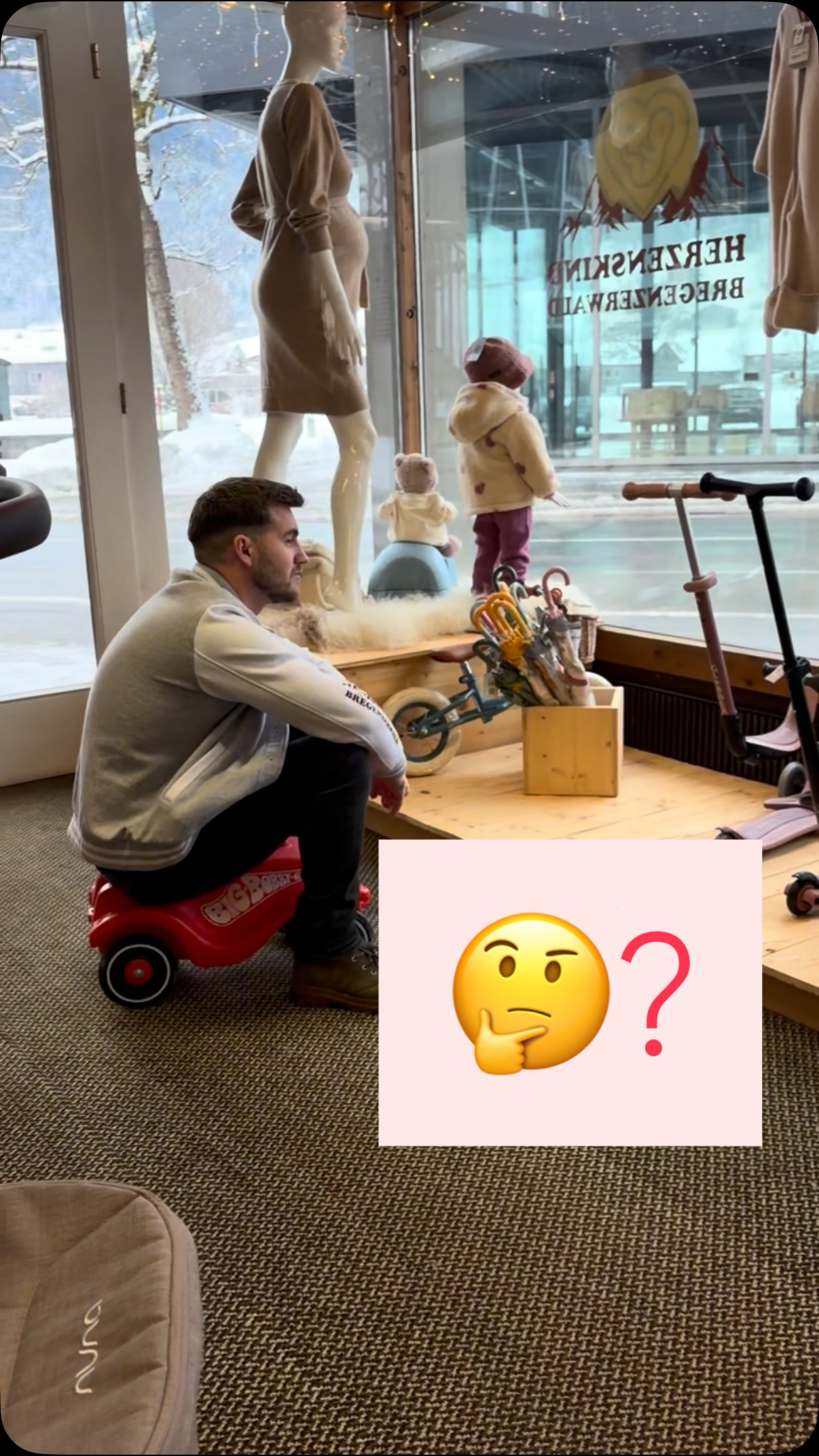 Ein ganz normaler Tag😅
#läuft #kannmansomachen #effizienzwirdüberschätzt #reallife #trockenhumor #reelsaustria #wirso #babyshop #babystore #babyausstattung #kinderbedarf #bregenzerwald #vorarlbergbusiness #bobbycar #tonies #katzen #ball #woolfleece #sterntaler #joie