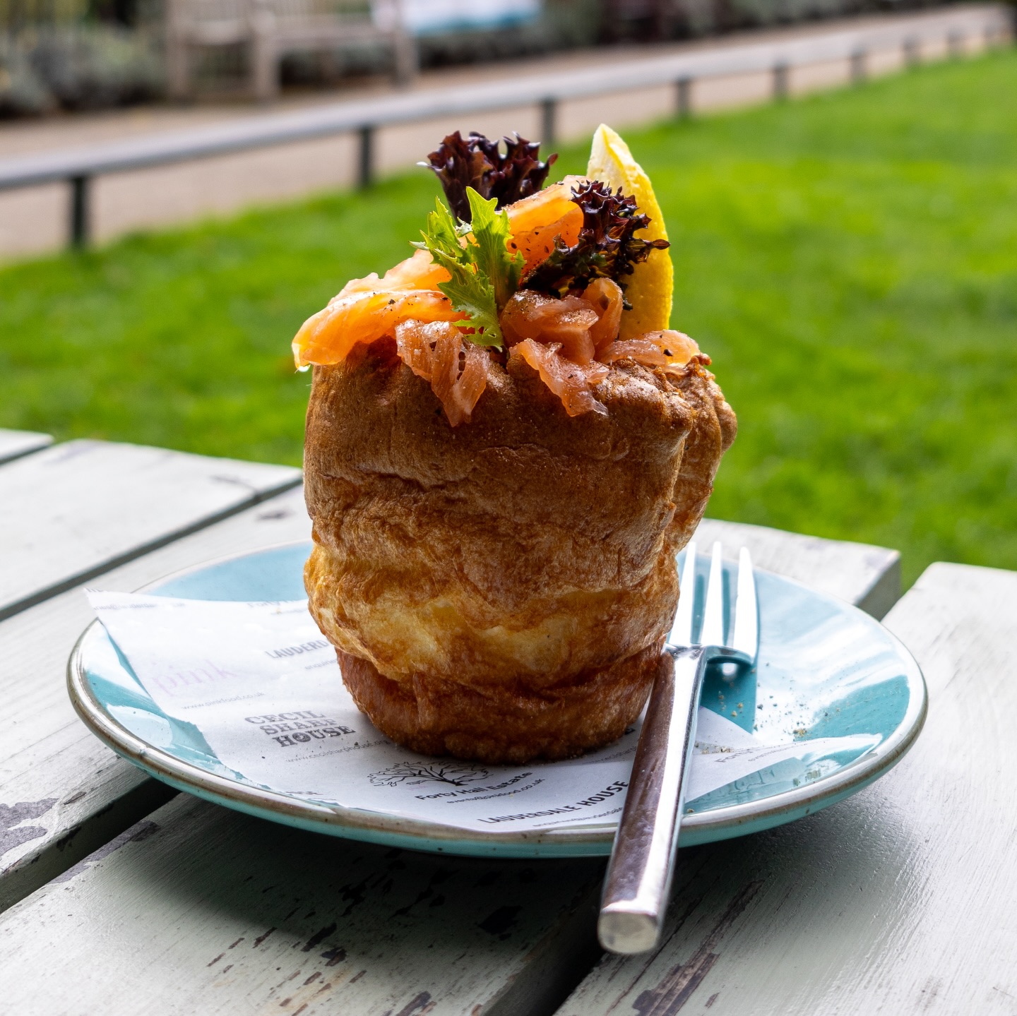 Who said Yorkshire puddings were only for Sundays?
Crispy, golden, filled with smoked salmon and bursting with fresh flavour ✨