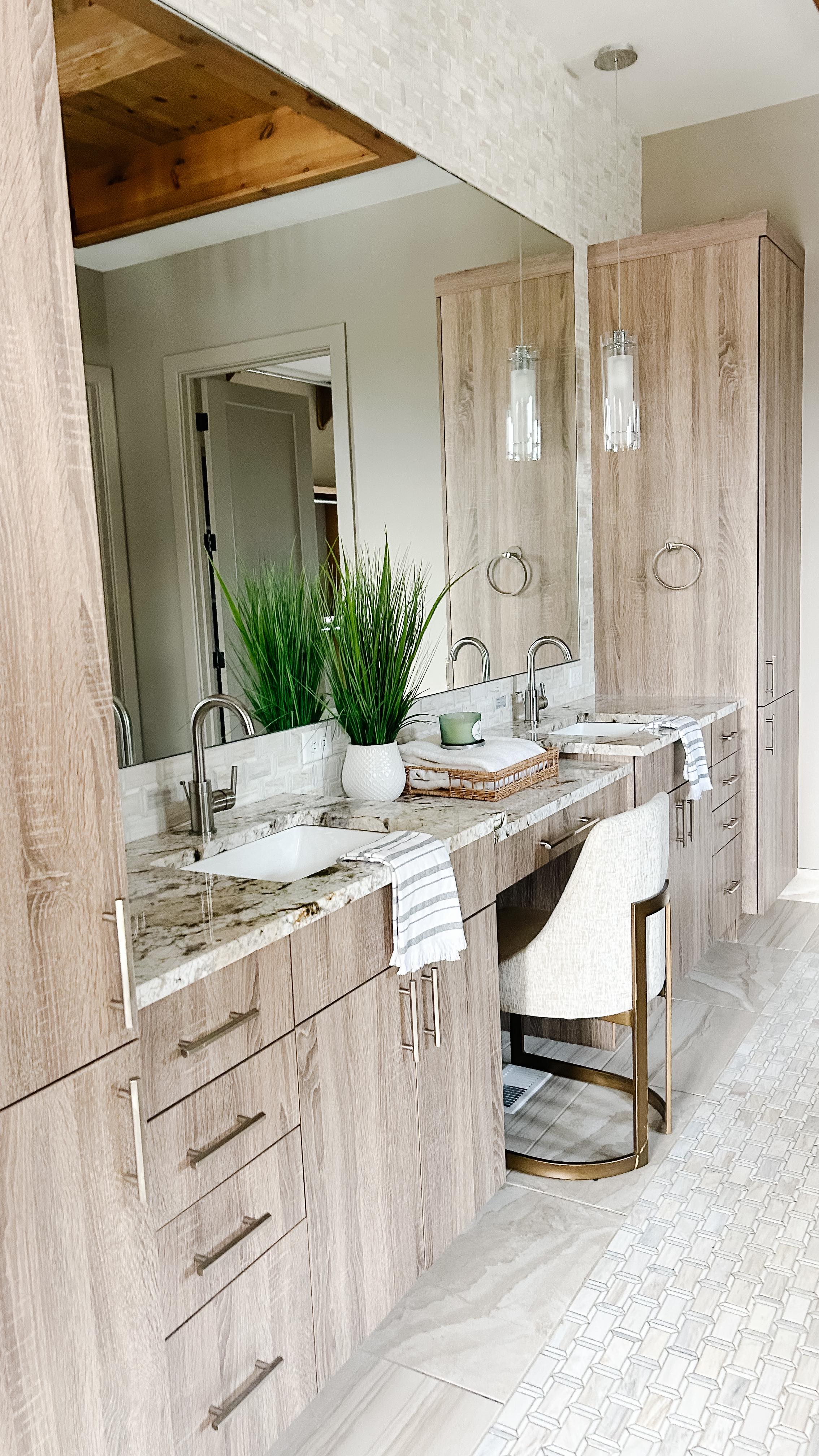 How may we help you today??
Homestaging has a HUGE ROI, plus it almost always costs less than a price reduction.
#homestaging #wichitarealestate #ict #realtorlife