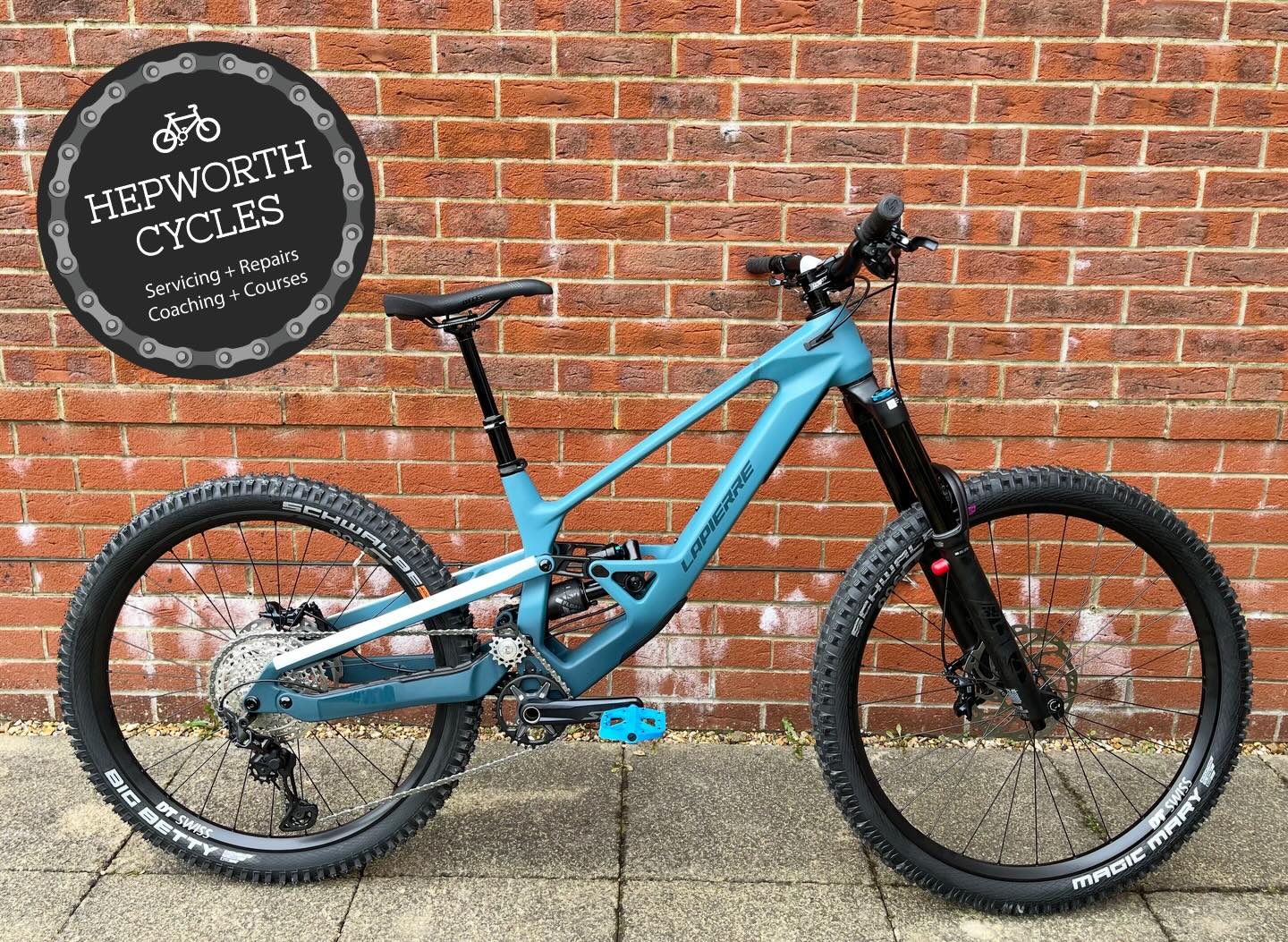 Rob’s brand new Lapierre came in for an internal cable routed headset replacement.
Existing headset removed and new headset installed - cables re-routed through the frame and a brake bleed.
It’s ready for a life on the trails.
We have to say - it looks mint!
#bicyclemechanic #hepworthcycles #clanfield