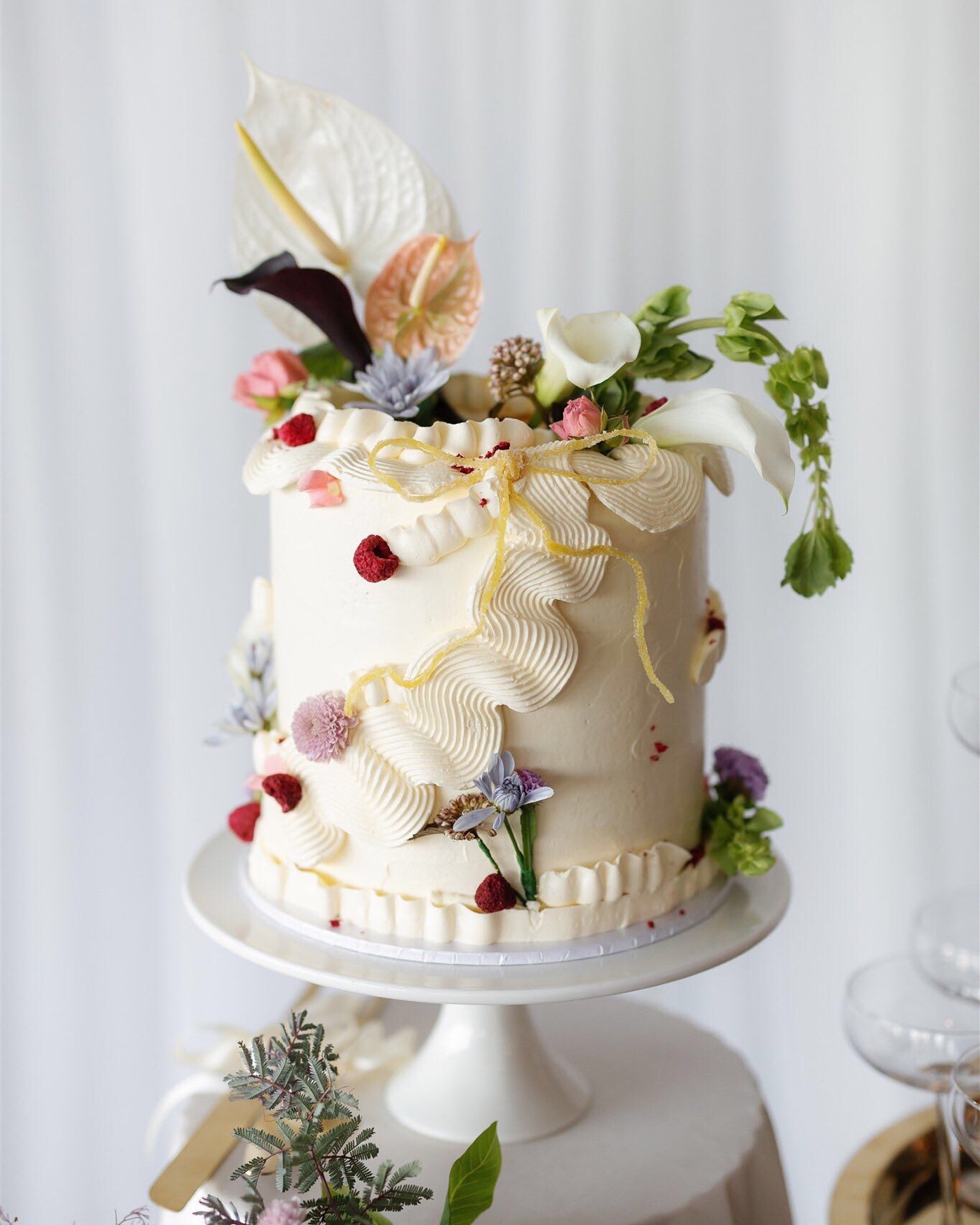A moment for the cake by @missplumbakes and the beautiful complimenting florals by @theflowergirlperth on film 🎞️ and digital 👌🏽
More to come soon!
#perthweddingphotographer #perthweddingcake #perthweddingflorist