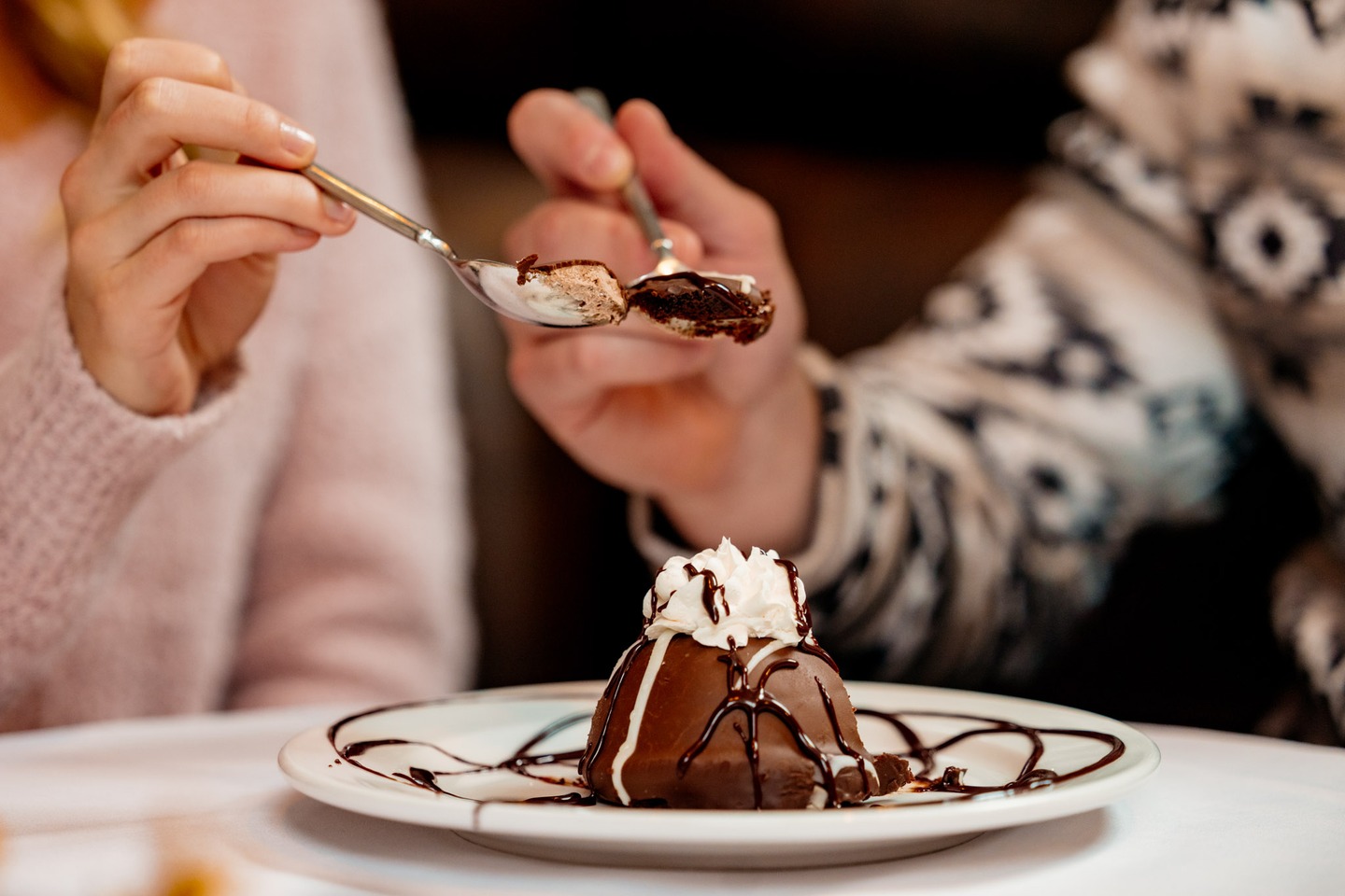 Valentine’s Day reservations are filling quickly but there’s still time to make it memorable. 💕Our Valentine’s features will be available February 13 & 14, showcasing prime-cut steaks, house specialties, and the warm, rustic atmosphere that defines Merrill & Houston's.
Reservation link in bio. 🔗