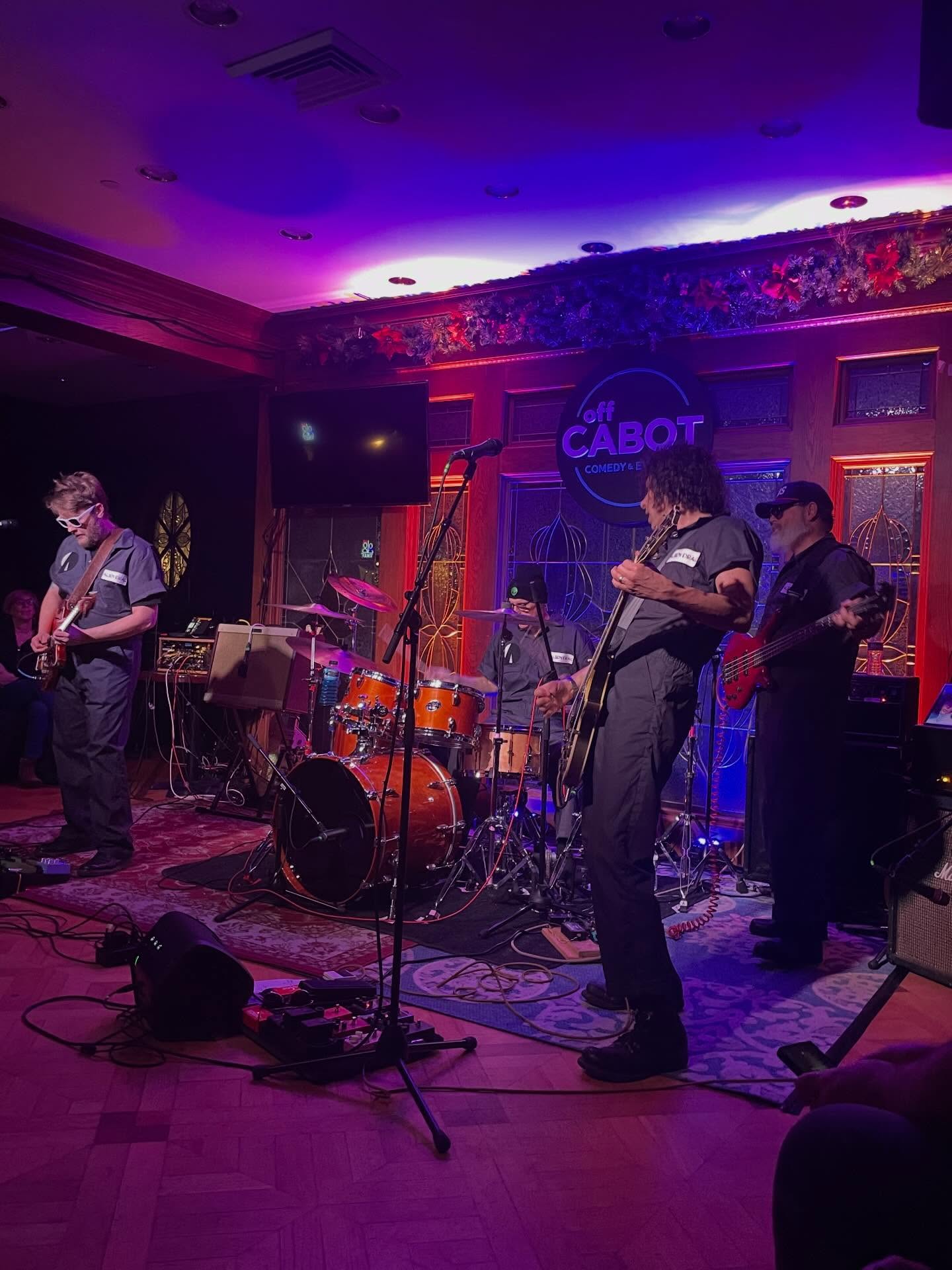 What a great night!
Thanks to @muckandthemires @offcabot and everyone who came out last night showing their love for ROCK AND ROLL!!
•
•
•
#indierock #livemusic #beverly #rocknroll #rockandroll