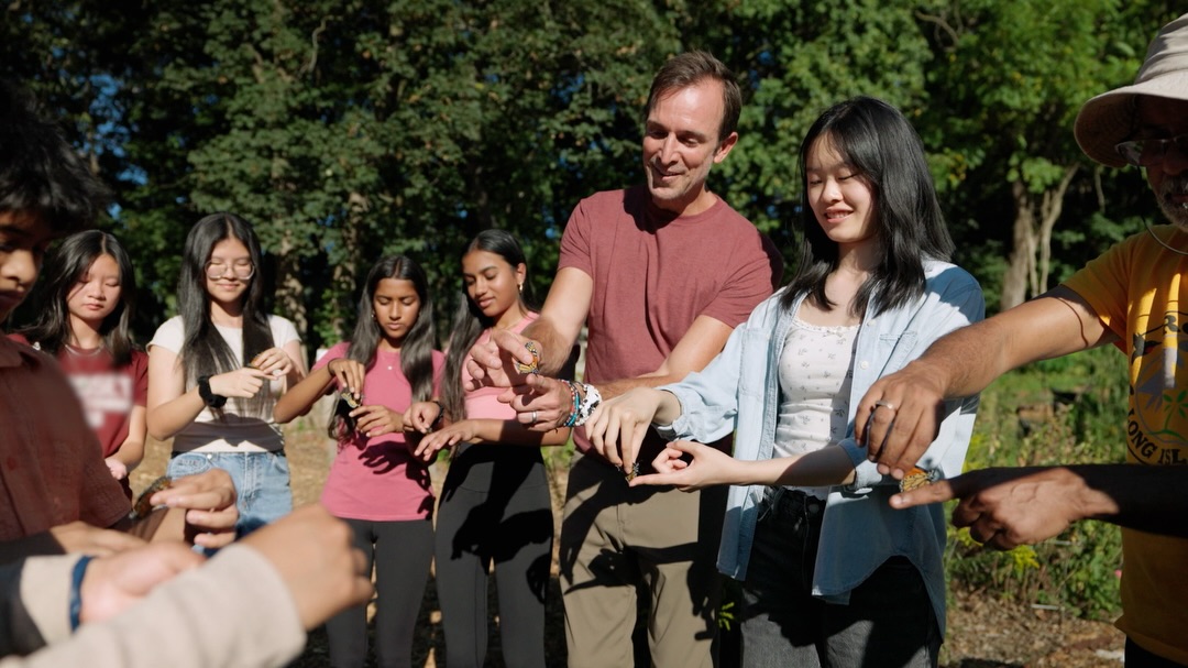 Tune in to #TheVisioneers with @ZayHarding1 on #CBSWKND to discover global stories from remarkable scientists, engineers and everyday people who are creating environmental solutions!
This Saturday, it’s all about harvesting food indoors, an underappreciated pollinator, the importance of copper 👀🌍🦋
Thank you to everyone at @visioneerstv @volofoundation for their incredible work and dedication to environmental storytelling 🙌💚