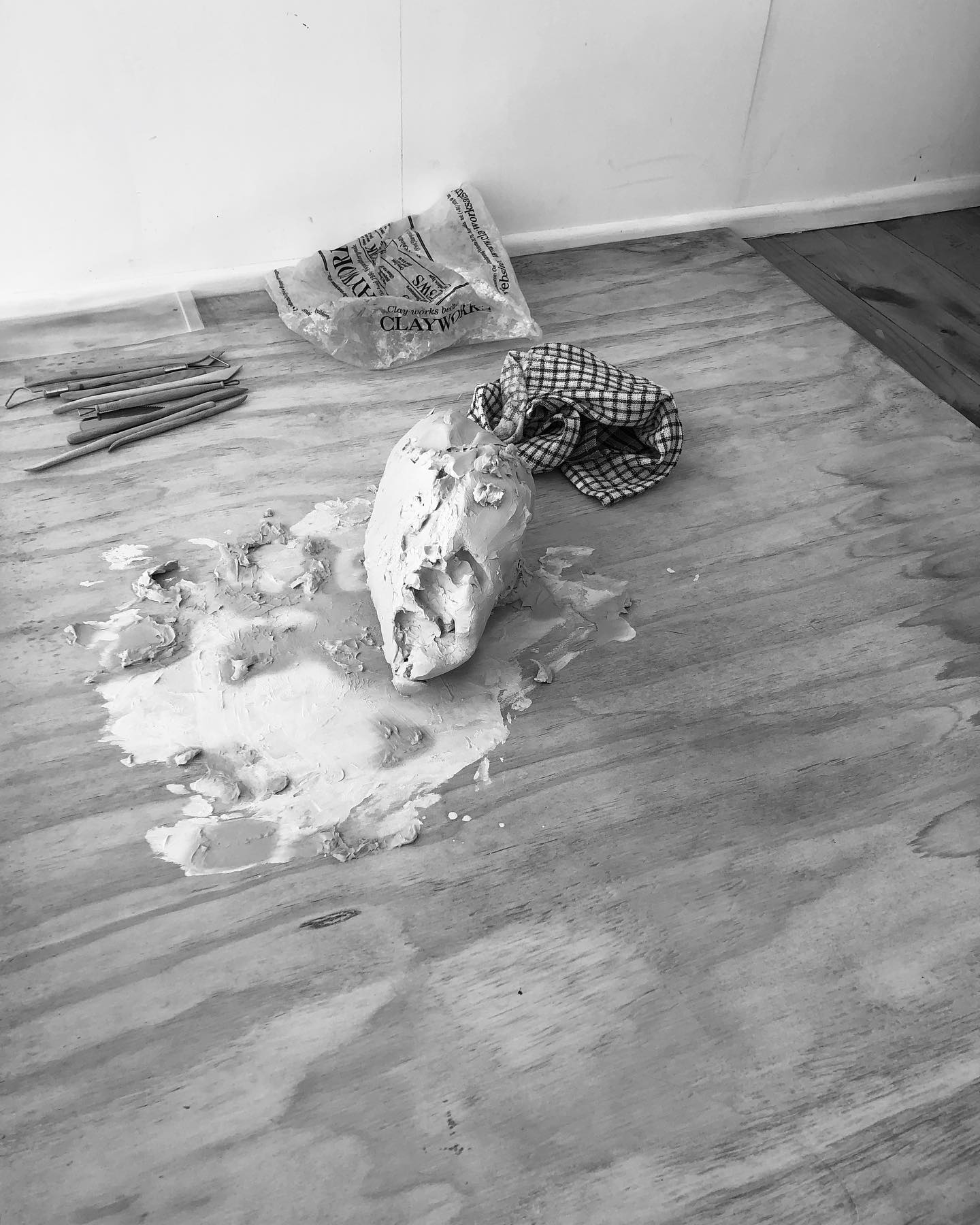 There’s something so therapeutic about working with clay ~ It’s also really nice to create something with my hands (opposed to designing on a computer all day) 💘