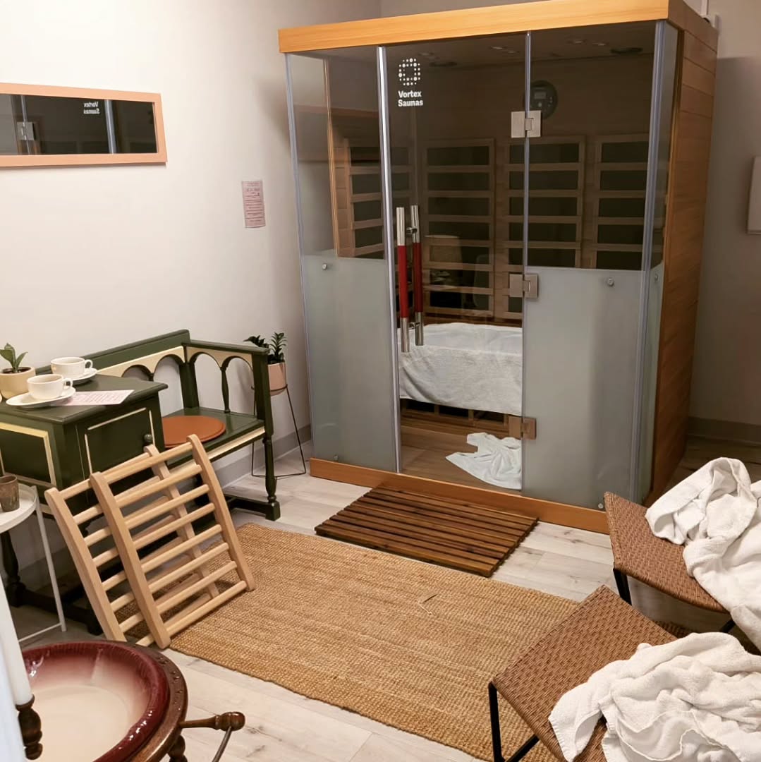 That post sauna Zen 🧘
Exhale.
Heat has gently boosted your circulation, released muscle tension and eased pain. Your 'rest and relax' parasympathetic nervous system has been activated. Endorphins rise, cortisol softens, and your mind often follows your body to stillness.
The afterglow isn't imagined, it's physiological.
Less rush. More clarity. A deep, quiet reset.
Zen and Schwitz ✌️
#schwitzensaunas #infraredsaunaperth #wellnessperth