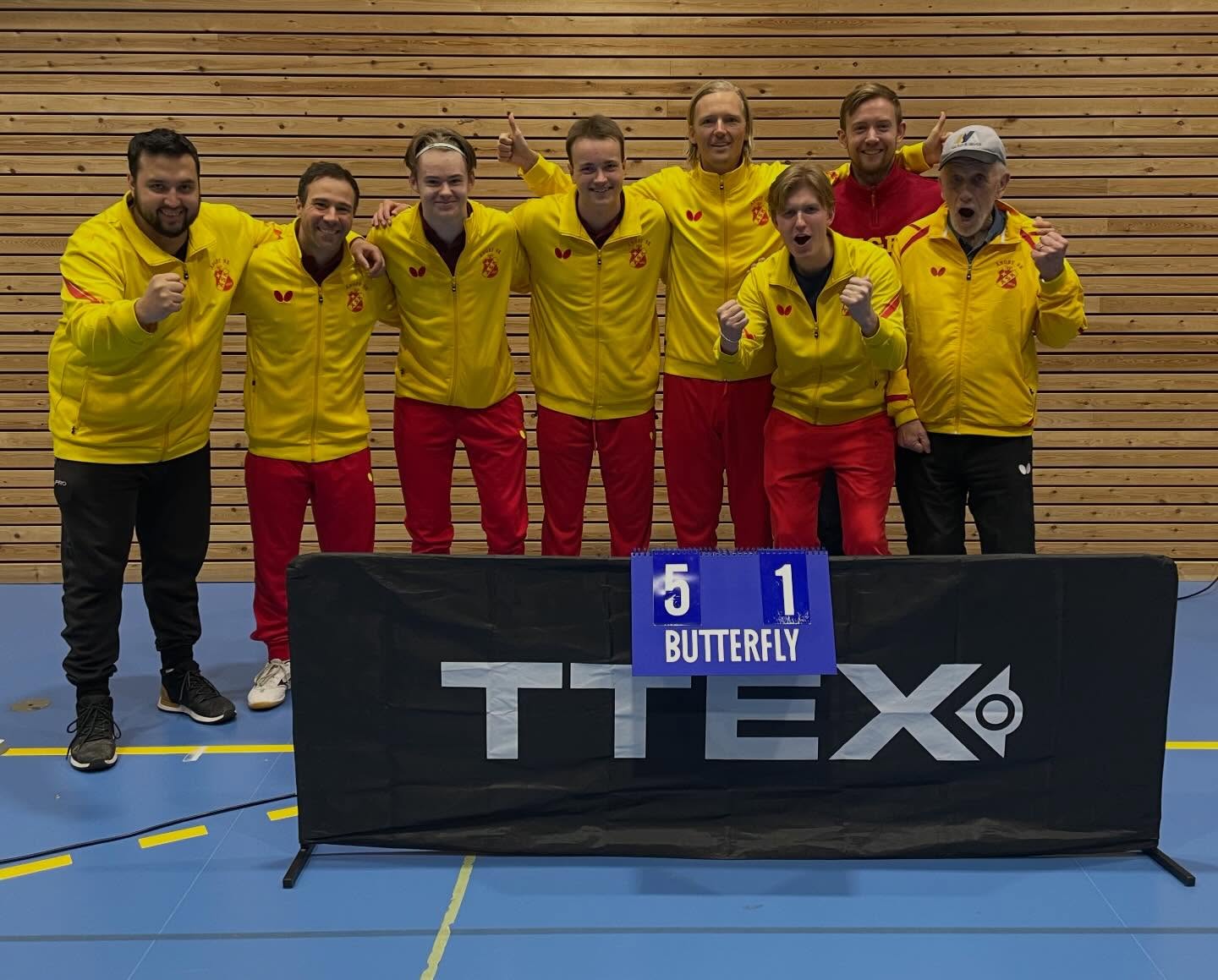 Vårt A-lag i Superettan vinner dagens hemmamatch mot Munkedal med 5-1 efter en väl genomförd match! Vi toppar således Superettan efter 9 av 14 spelade matcher💪! Stort tack till Elias Ranefur för coachningen idag😀❤️. I morgon väntar ny match då Kävlinge står för motståndet. Kom och heja, kl 11.00 i Riddersvikshallen!