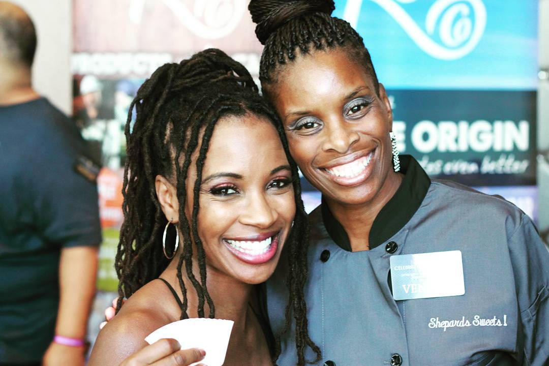 Shepard Sweets with the beautiful @shanolahampton so glad you enjoyed our sweet treats! You are the best!🤗
#CelebrityConnected #Emmy #Hollywood #Inglewood #GiftBags #shepardsweets #redcarpet #FollowUs #ORDERTODAY #shameless