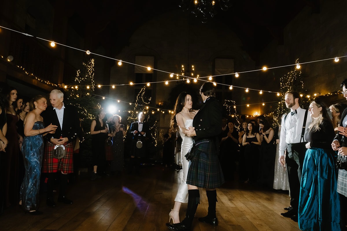 A moment they’ll remember forever ✨
Achnagairn House glowing under the night sky, a first dance full of love, and the magic of live music setting the scene.
Captured beautifully by @harperscottphoto 🤍
First dance soundtrack by @littleredweddingband 🎶