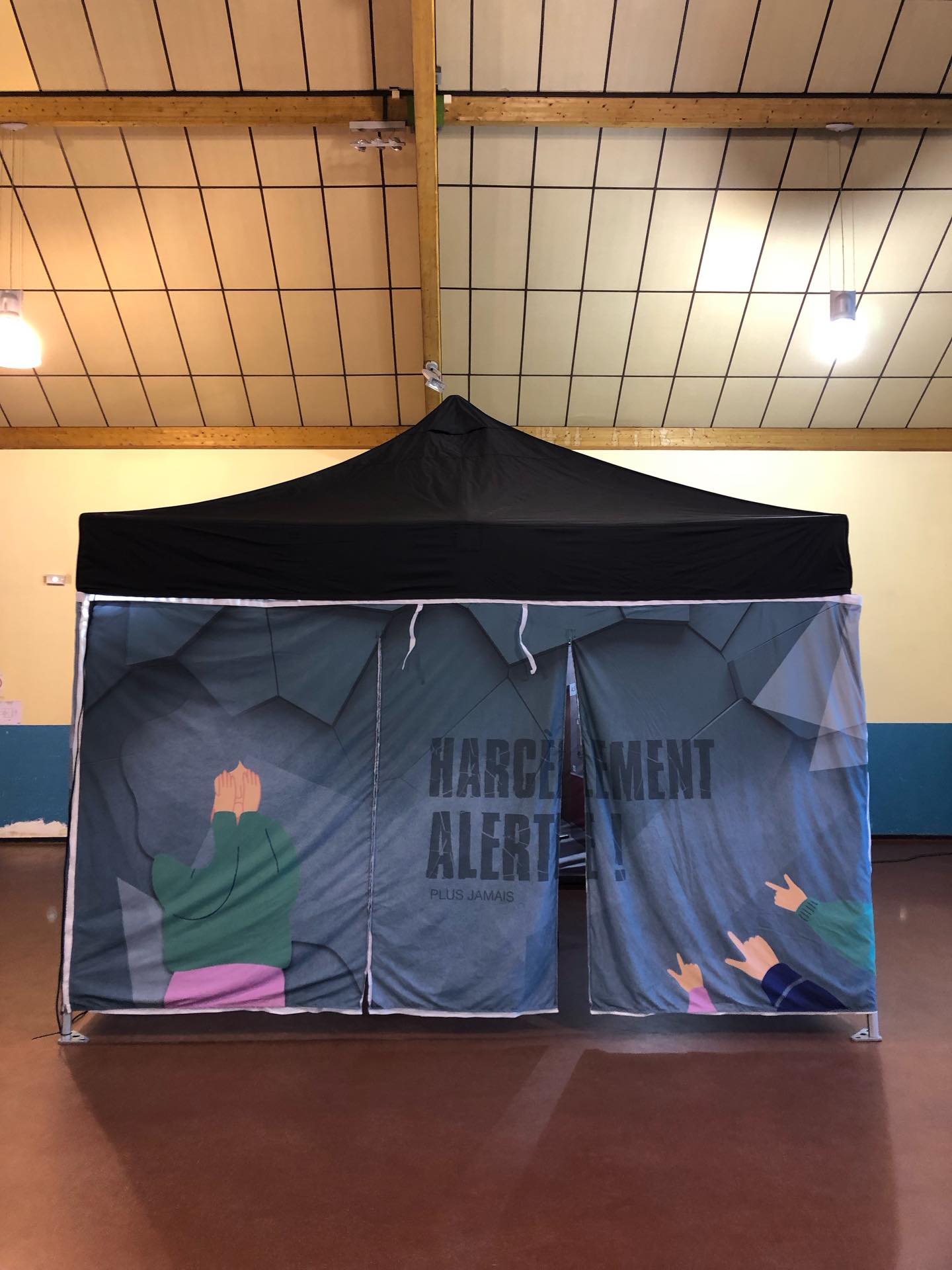 On joue avec notre escape game « Harcèlement Alerte »
Une autre manière d’aborder le harcèlement scolaire et de libérer la parole des jeunes
L’animation est adaptée pour les élèves de la primaire à post bac.
En savoir plus sur l’animation et l’accompagnement pédagogique proposé, nous contacter
#harcelementscolaire #escapegame #sconsultevents #ardennes #education