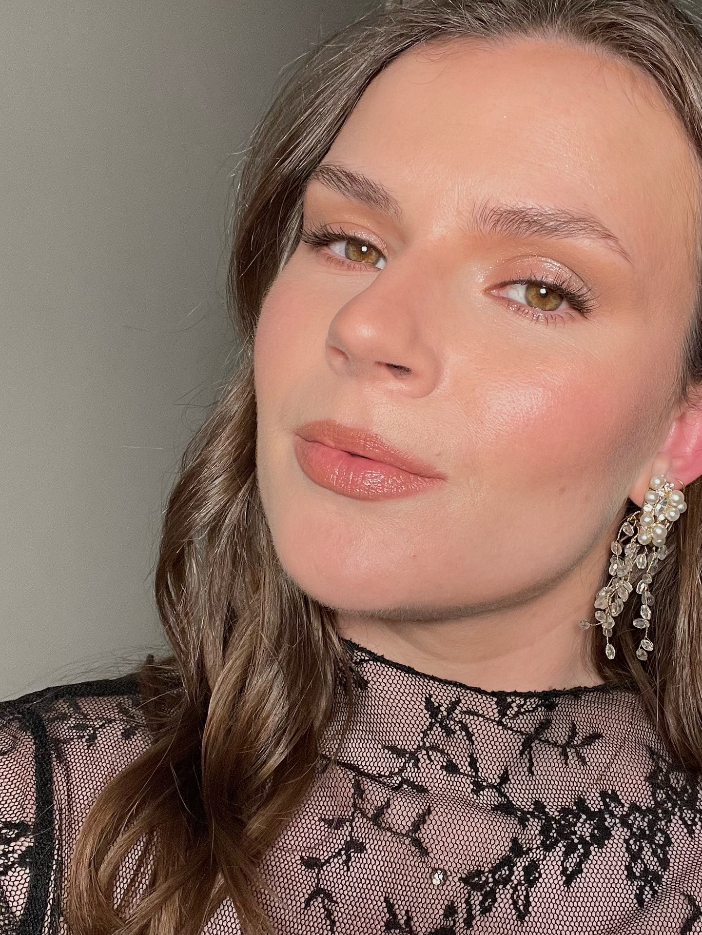 I heard 2016 was back… let’s do a trip down memory lane. Going through these old pictures has made me laugh so hard and realize how far I’ve come. I must say that the typical 2016 makeup was a little bit lost on me but you can definitely see a shift in style.
Enjoy 😂
1. Obviously not a 2016 picture but thought I’d show you a reference of the start of 2026 compared to the 2016 makeup looks
2. I loved doing a very dark smokey eye with purples. No blush and nothing on the lips
3. I realized that is still my Facebook profile pic 10 years later…
4. I used to do many editorial shoots back in the days and being on set for film & tv
5. The beautiful face of @elsebiee very natural for 2016 shot by @pawsome_fosterlady
6. This liner was so cool
7. You could call me any day to add some gold on a model
8. I was still trying to figure out my style but I think my makeup isn’t typically 2016
9. I never used bronzer (what?!) and loved posing with a brush
10. I felt so cool when I wore this brush belt that hardly had 30 brushes in there
11. I gave a lot of makeup workshops back then and used to get so nervous about them
12. Lots and lots of makeup workshop flatlays. I ‘designed’ my own logo and thought I was so EDGY.
13. Already doing weddings
14. Wedding makeup setup, what the hell are those bright palettes doing there.
15. I only did makeup for weddings back then. I actually didn’t realize that it has already been longer than 10years I’ve been doing them.
16. There’s that brush pose again
17. A grainy picture of some pale, bronze-less makeup without lipliner but with a dark brow and thick liner
18. From time to time I loved a very bright lip 💄
19. At the end of 2016 I began doing client’s hair because they asked me to. I had no training and just looked up Youtube video’s. They were all very messy and the complete opposite of what my style looks like today.
Hope you enjoyed this little #throwback
Enjoy your weekend 🤍
#2016 #2016throwback #2016makeup