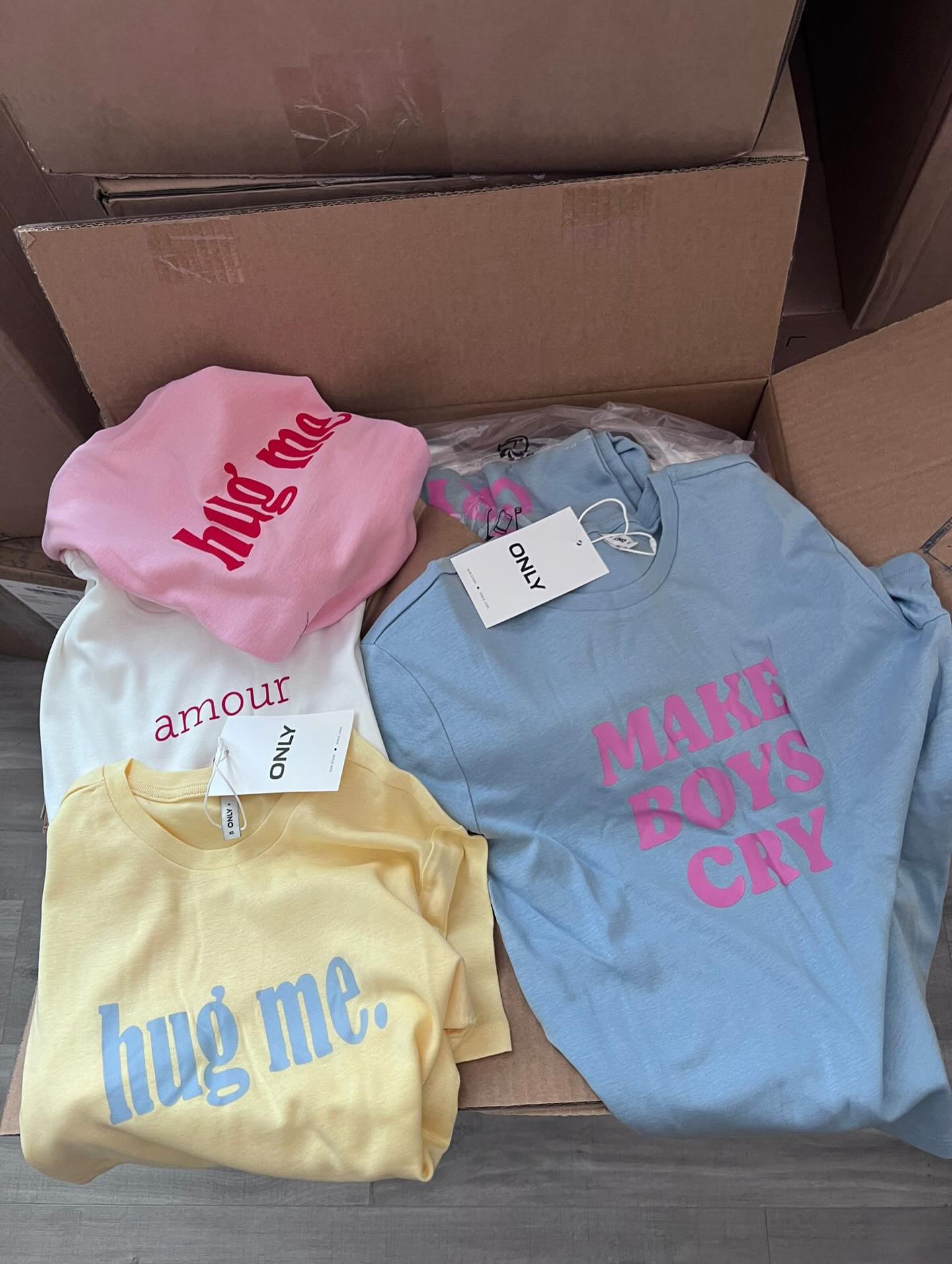 🌷 Frühlingsverkauf 💗🌻🐰🌸
Bei uns zieht der Frühling ein, die neue Ware ist fast komplett da und täglich kommen neue Pakete an! 📦
Freut euch auf die ersten Fotos 📸🌷
👉SAVE THE DATE👈
🗓️ 19.03. - 21.03.2026
⏰ 9-20 Uhr
#frühling #neuekollektion #lifestyle
#lagerverkaufeching #outlet