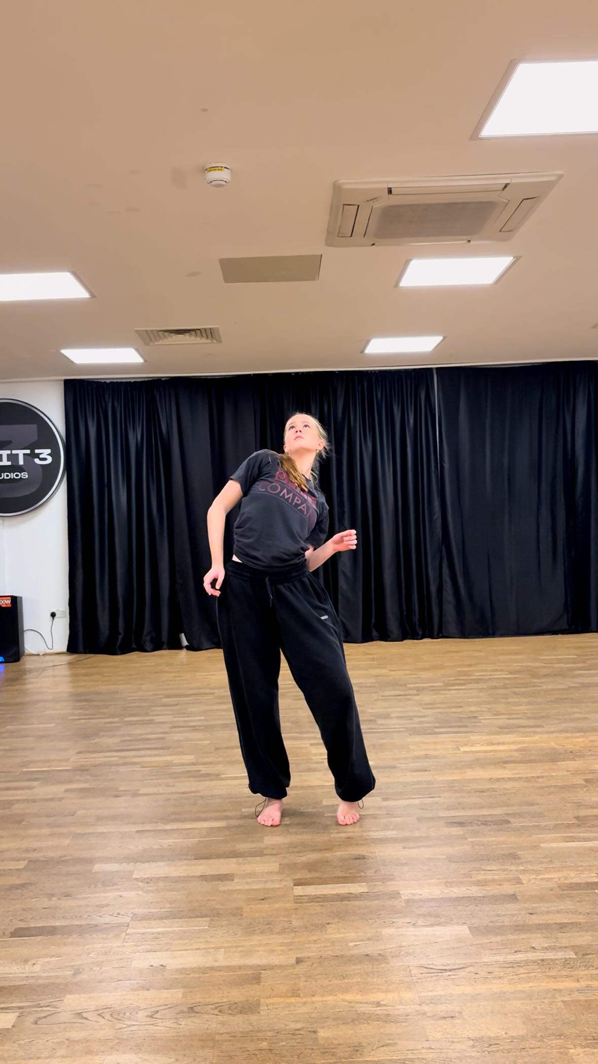 3 beautiful interpretations from contemporary with @_hannah.hague_ last weekend 💛
•
#teamspirit #spiritydc #competitivedance #dancecompany #londondance