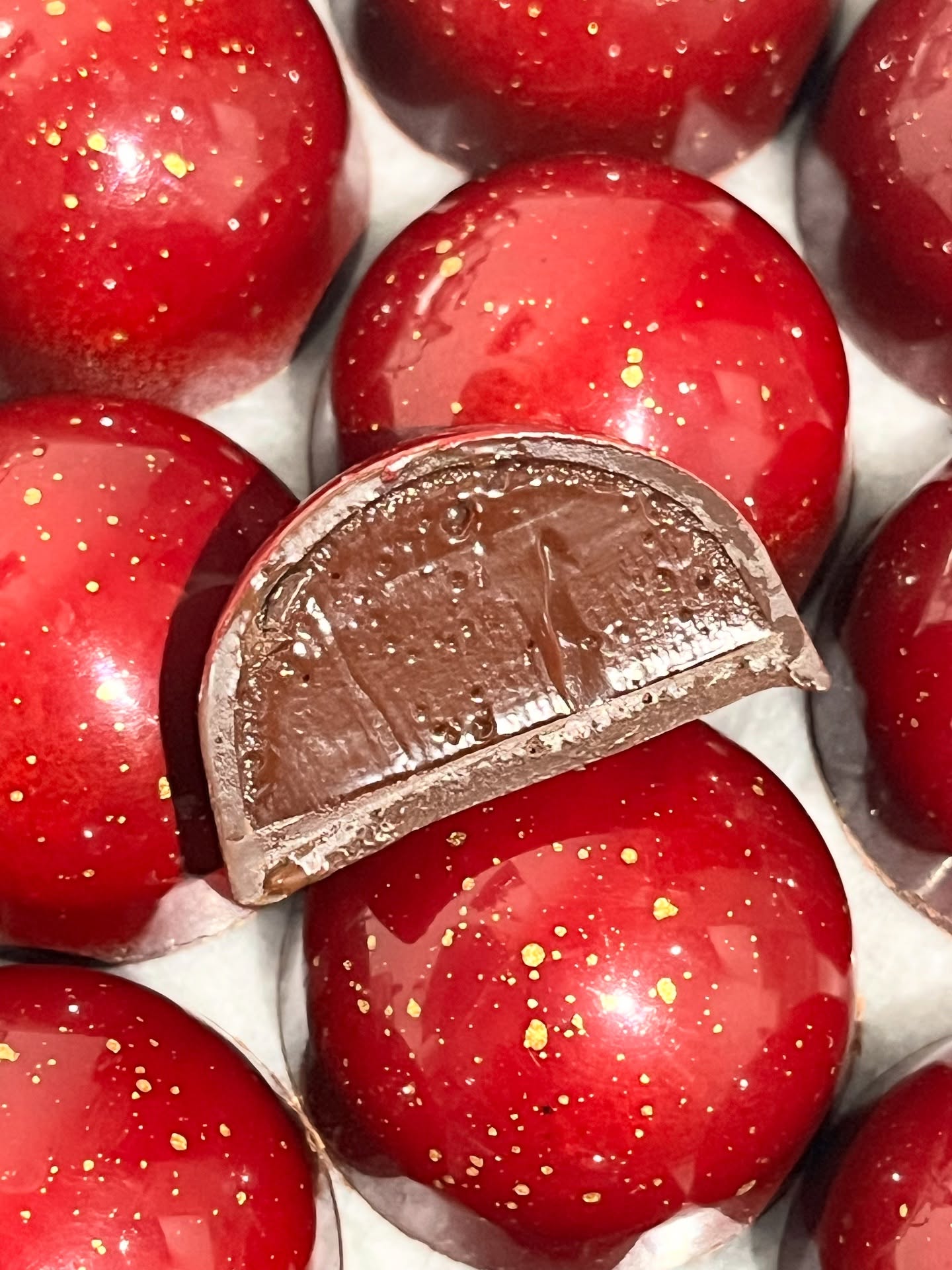 You asked… we listened 💛
Our Blood Orange Bonbon has made its comeback and is now part of our menu 🍊
Fully plant-based, well balanced, and part of our vegan options 🌱
✨ Join us tomorrow
🗓 Saturday 17th January
📍 @dukeofyorksquare
⏰ 10:30am – 4pm
So excited to be back at the square and see your lovely faces ✨
#veganchocolate #bloodorangechocolate #handmadechocolate #veganfriendly #plantbasedliving