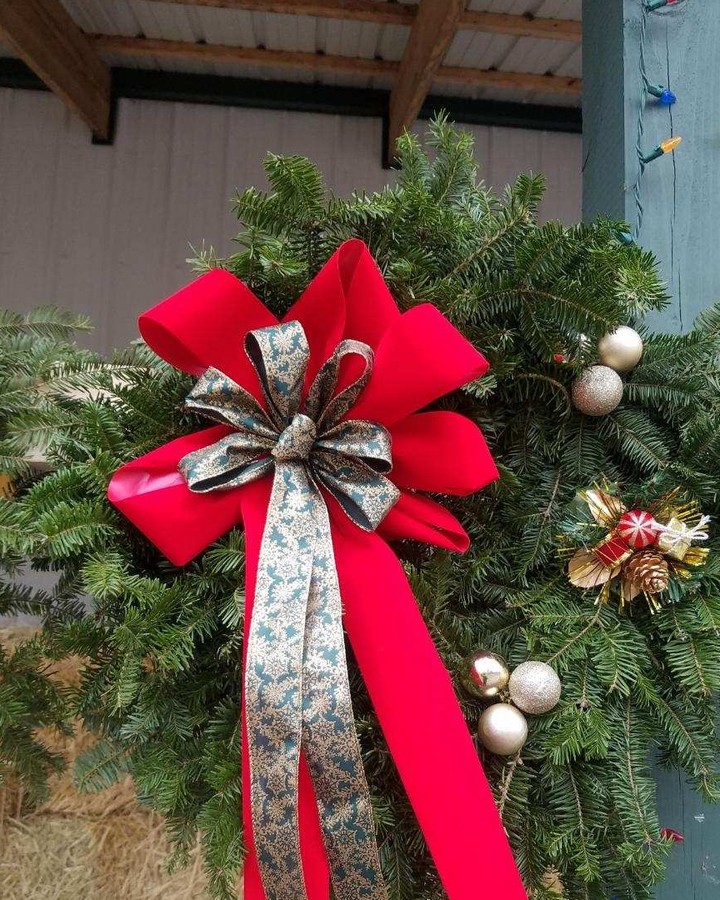 Lauren has been hard at work! Look at this beautiful wreath!
π Holiday Hours: 9am to 5pm Thursday through Sunday