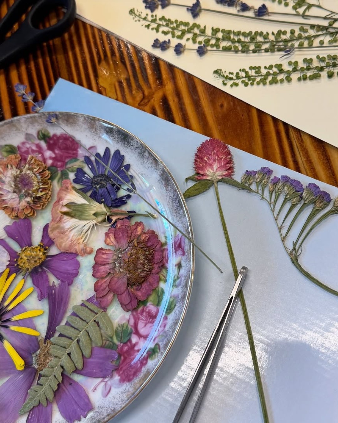 If you’ve missed this workshop before, here’s your chance to make something beautiful. Pressed Flower Bar is back with everything you need to create a one-of-a-kind piece.. real pressed blooms, an 8x10” recycled frame, and a background of your choice. Bring a photo, a polaroid, or let the flowers speak for themselves. No experience needed, just your creative side.
Sunday, February 1st • 2 to 4 p.m.
Visit warehouseboise.com for tickets or click the 🔗 in bio
Presented by Lindsay Rae Art