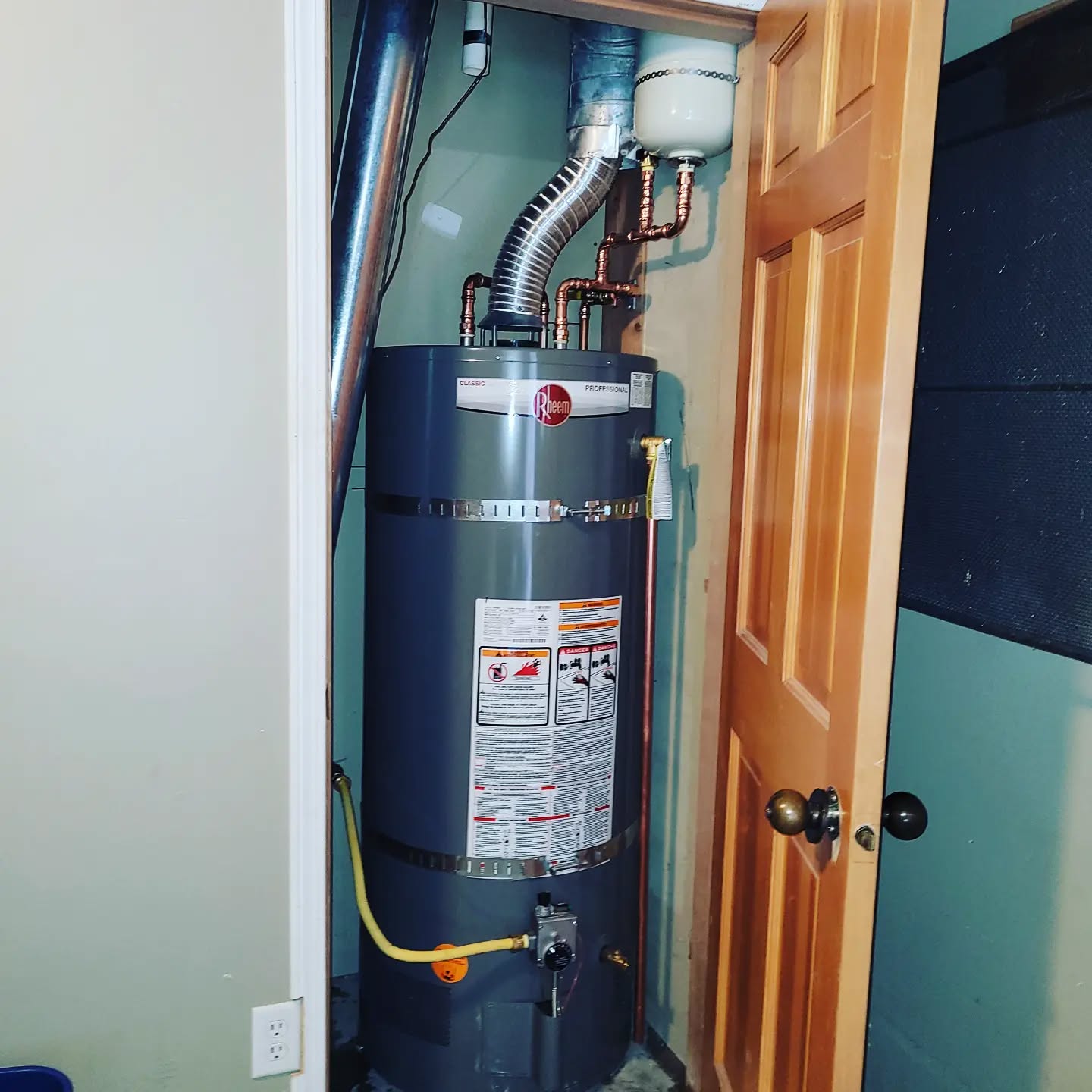 Atmospheric "Natural Draft" gas HWT , re and re. On slab and in a garage.
These tanks/appliances are not as efficient as newer direct vented systems. 65% for atmospheric and up to 95% for direct vented.
For those of you not understanding this lingo. Atmospheric or Natural Draft appliances rely on air inside a room for the combustion process. And a draft pulls air up the exhaust flue of the appliance. Air requirements are needed for this older type of appliance.
Where as a Direct Vented system, pulls air directly from outside the building and powers the exhaust with a motor. A better option all around for many reasons.
This tank still produces lots of hot water, and overall is still the cheapest option.
Made sure she was firing right, clocked at meter, blue flame verified.
@rheem @viegallc @calefactio_solutions
#gasfitter #plumber #plumbing #plumbingandheating #plumbersofinstagram #seatosky #whistler #squamish