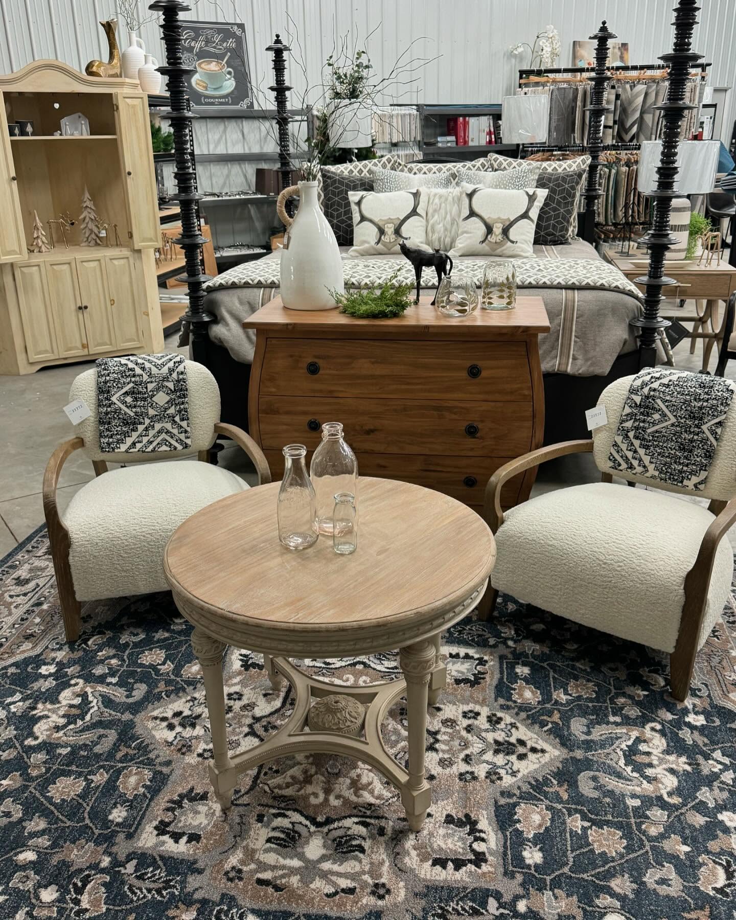 JE Design Group is here for all your interior design projects, but just looking for something simple or a couple of accent pieces or an amazing front door wreath; Check at TheCurlyWillowStore our sister company that will be opening soon!