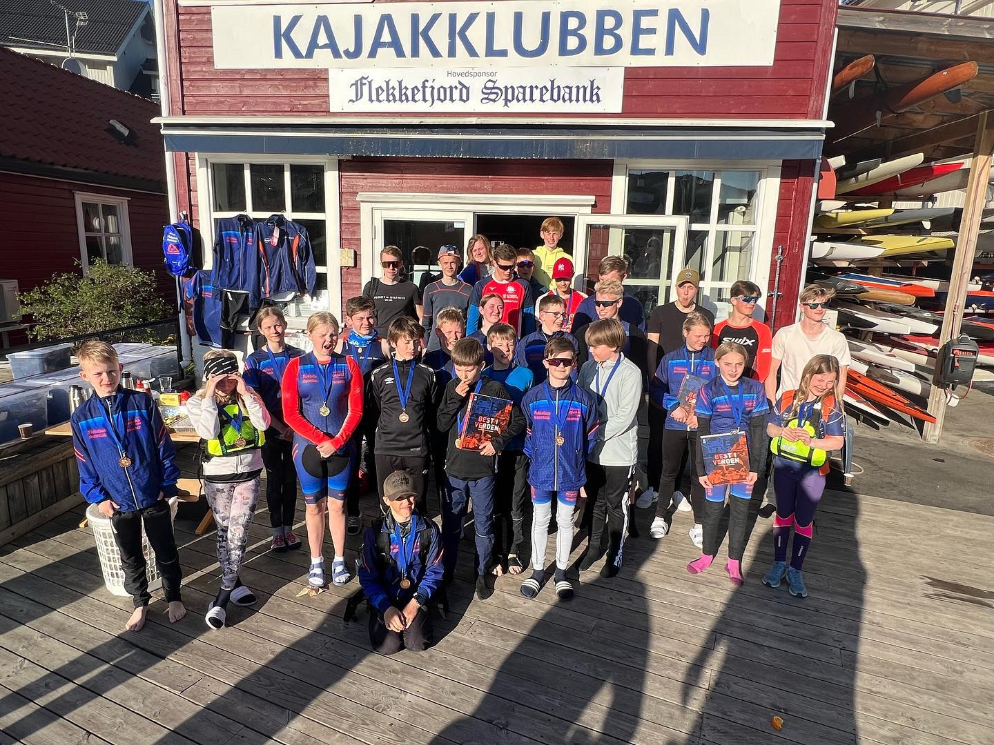 Sesongåpning på kajakklubben med den «nye» øvelsen broløp, dvs 2 runder rundt gangbrua og bybroa, her gjelder det både å padle fort og være taktisk i rundingene. 28 padlere deltok. Dagens beste tid fikk @ivarflikkabuch med 5:38