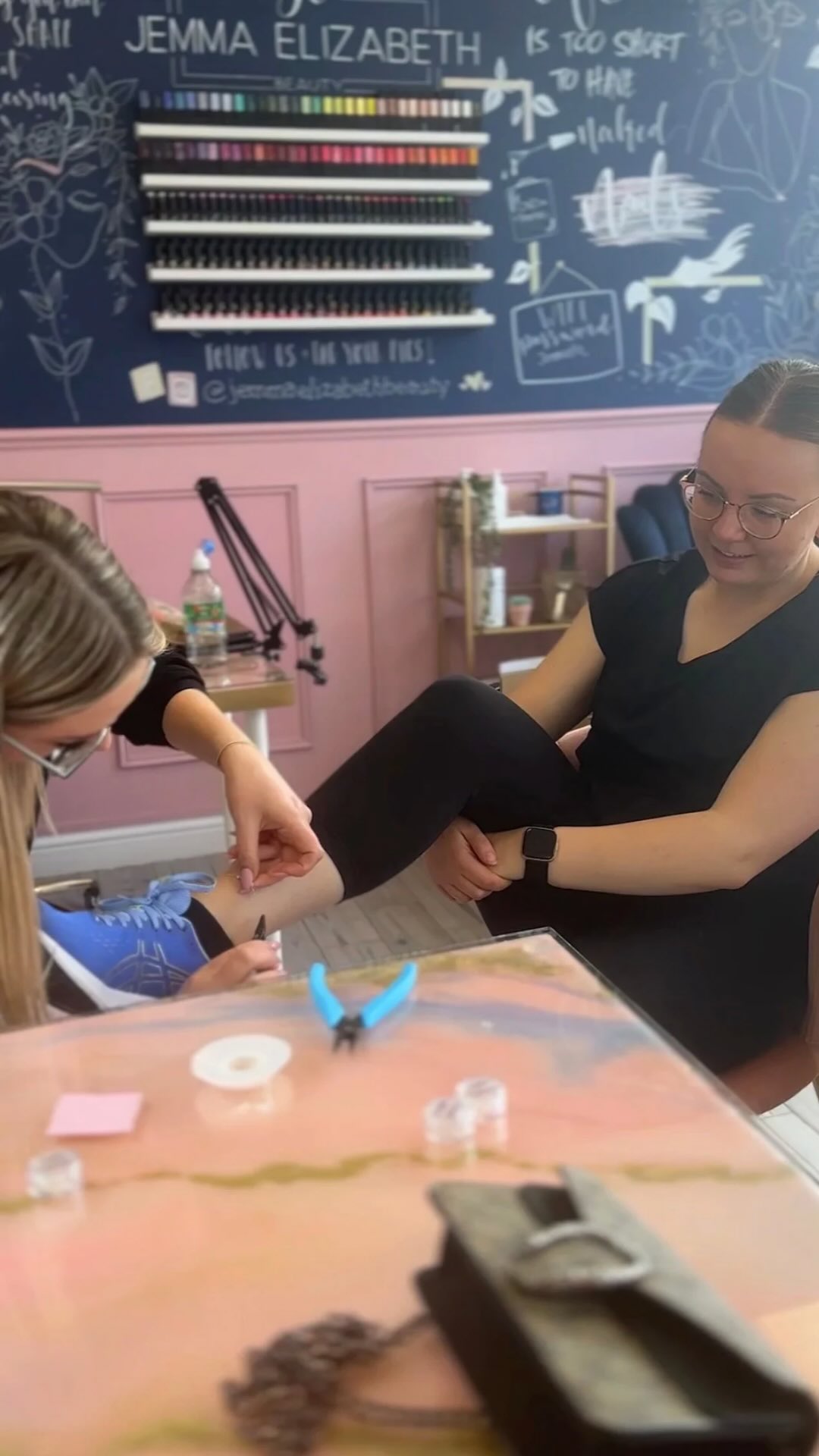 Yes the month of love is coming up…🌹💌
But why wait until then to treat yourself?🤭✨
You deserve a little extra sparkle to carry you through, book your appointment today via the link in bio🔗
Based at @jemmaelizabethbeauty 💌