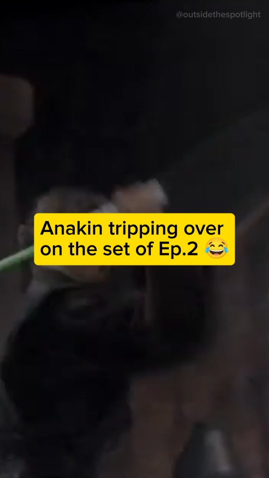 He was just giving Obi-Wan the high ground 🌝
Hayden Christensen’s tripping skills were strong on set! 😂 Check out these funny behind-the-scenes bloopers from Star Wars: Episode II – Attack of the Clones.
#StarWars #HaydenChristensen #AttackOfTheClones #BehindTheScenes #BlooperReel