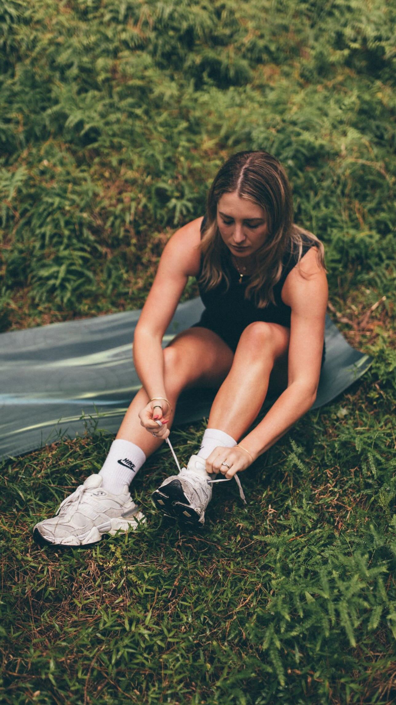 This year I’ve seen so many women say they “want more variety” in their routine — and I love that for you… but here’s the truth no one talks about:
You *still* need to be strength training.
Not for aesthetics.
Not for trends.
But because your bones, your metabolism, and your long-term health depend on it.
There’s only a small window in your life where you actually *build* bone density… and after that, your only job is to protect it. The most powerful way to do that? Lifting weights.
And when I say “lift heavy,” I don’t mean a 100kg deadlift.
Heavy is relative.
Heavy is *yours*.
For some women it’s 5kg dumbbells. For others it’s 50kg on the bar. What matters is that you’re progressively building strength — the kind that supports your hormones, your cycle, your metabolism and your future self.
If you want longevity, energy, confidence, and a body that carries you through life with ease… strength training is non-negotiable.
Do the pilates. Do the walking. Do the yoga. Mix it up.
But don’t skip the weights. Your body will thank you — now and decades from now.
#strengthtraining #liftweights #womenshealth #womenswellness #weightloss