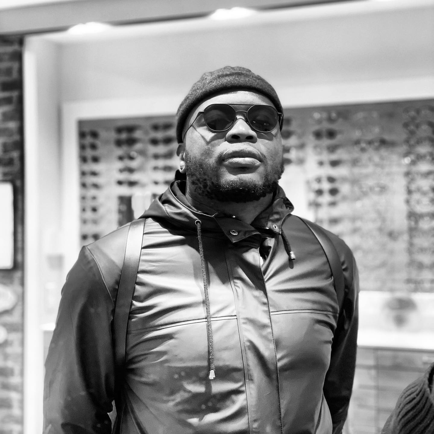 Coup de coeur pour cette jolie solaire @brett_neo_heroes avant un week end romantique à Rome! 💖 @maxmaxmada #sunglasses #brett #opticiencreateur #opticienlevallois #levallois #levalloisperret