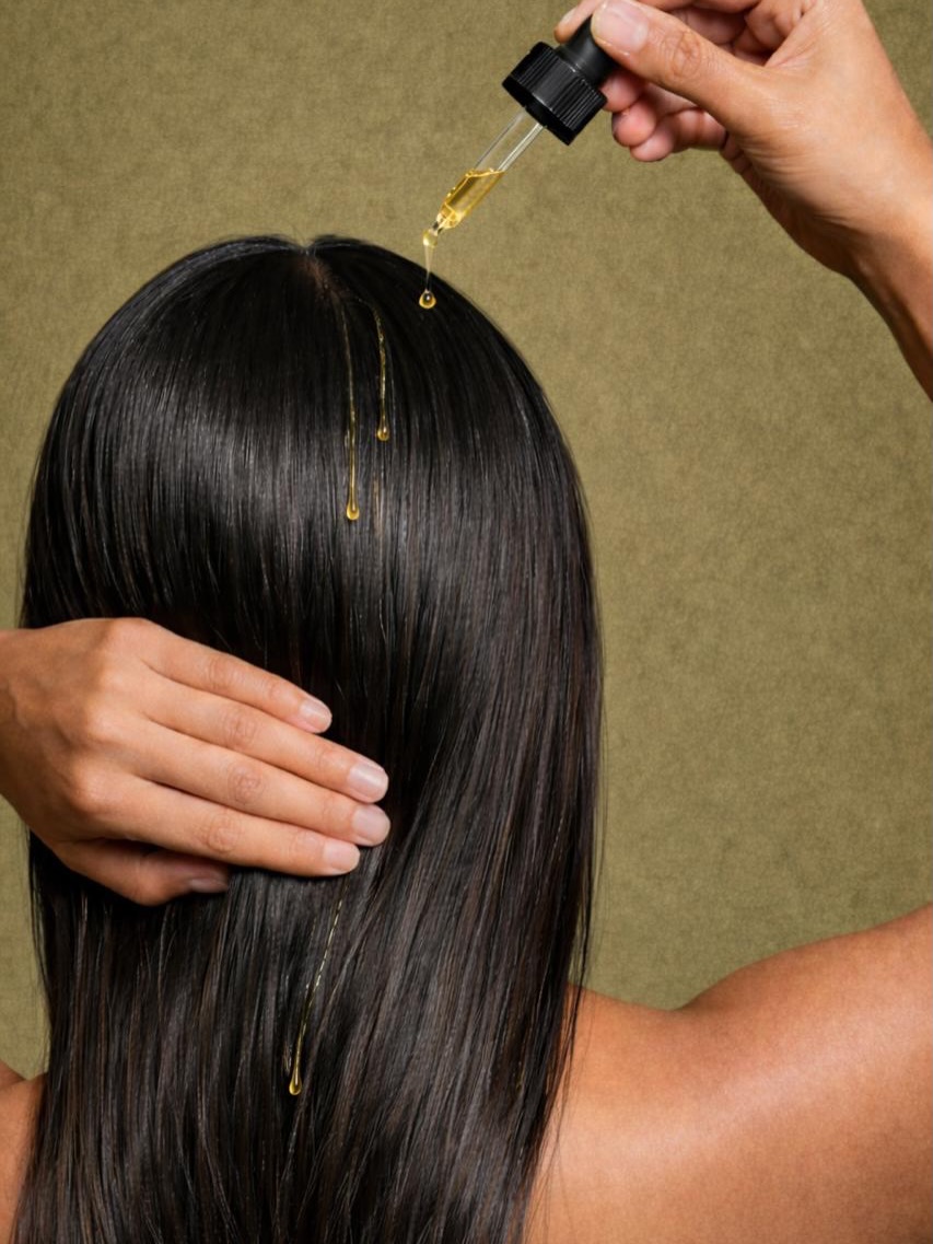 Don’t let the chilly air pick on your pretty hair! ❄️☁️✨
.
.
.
.
.
We’ve gathered all the secrets to keeping your hair hydrated, shiny, and oh-so-soft all season long.
From cozy overnight treatments to the magic of Argan oil, your hair is about to be your favorite winter accessory. 🎀
Read our Winter Hair Rescue guide here: 🔗
https://shop.revolutionher.com/blogs/feed/winter-hair-rescue-how-to-fix-brittle-dry-frizzy-hair-this-season
#hair #haircare #hairstyle #hairoil #winter