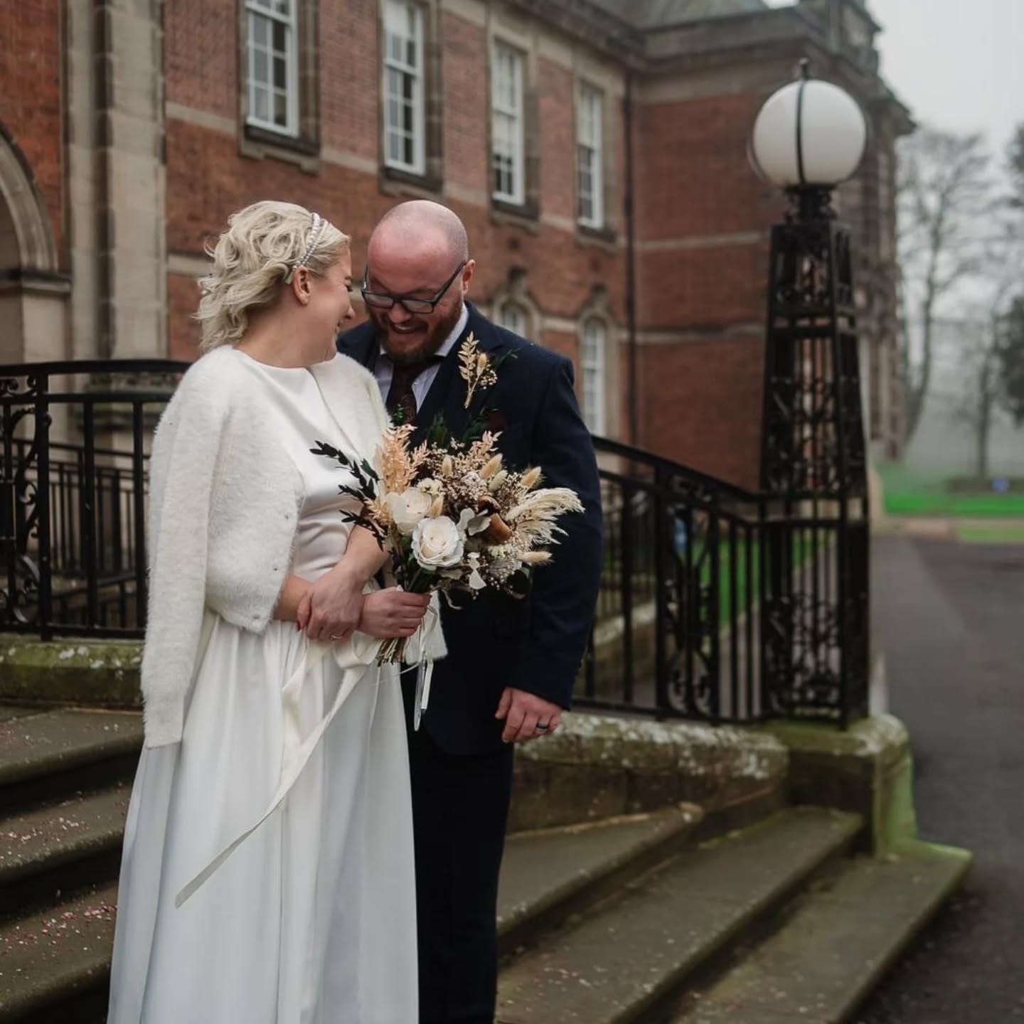 A big Congratulations 😍🎊
Flowers put together for a december wedding 🤍
Always love putting together flowers for a couples special day.
#driedflowers
#driedflowerwedding
#liverpoolflorist
#weddingflowers
#bridalbouquetideas