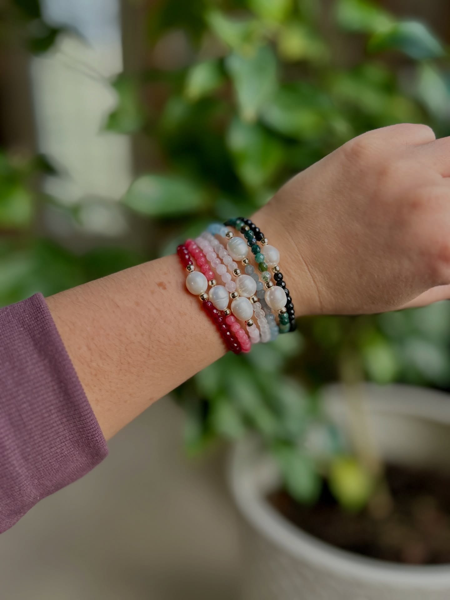 It’s unknowable why I’m over here stringing new designs just before one of the busiest weeks of the year 🙃 oh well… at least we’re shipping to the photog soon! Little oversized pearl & jade cuties headed to Faire wholesale & kayliedawn.com soon 🌈✨
Which color is your fav?