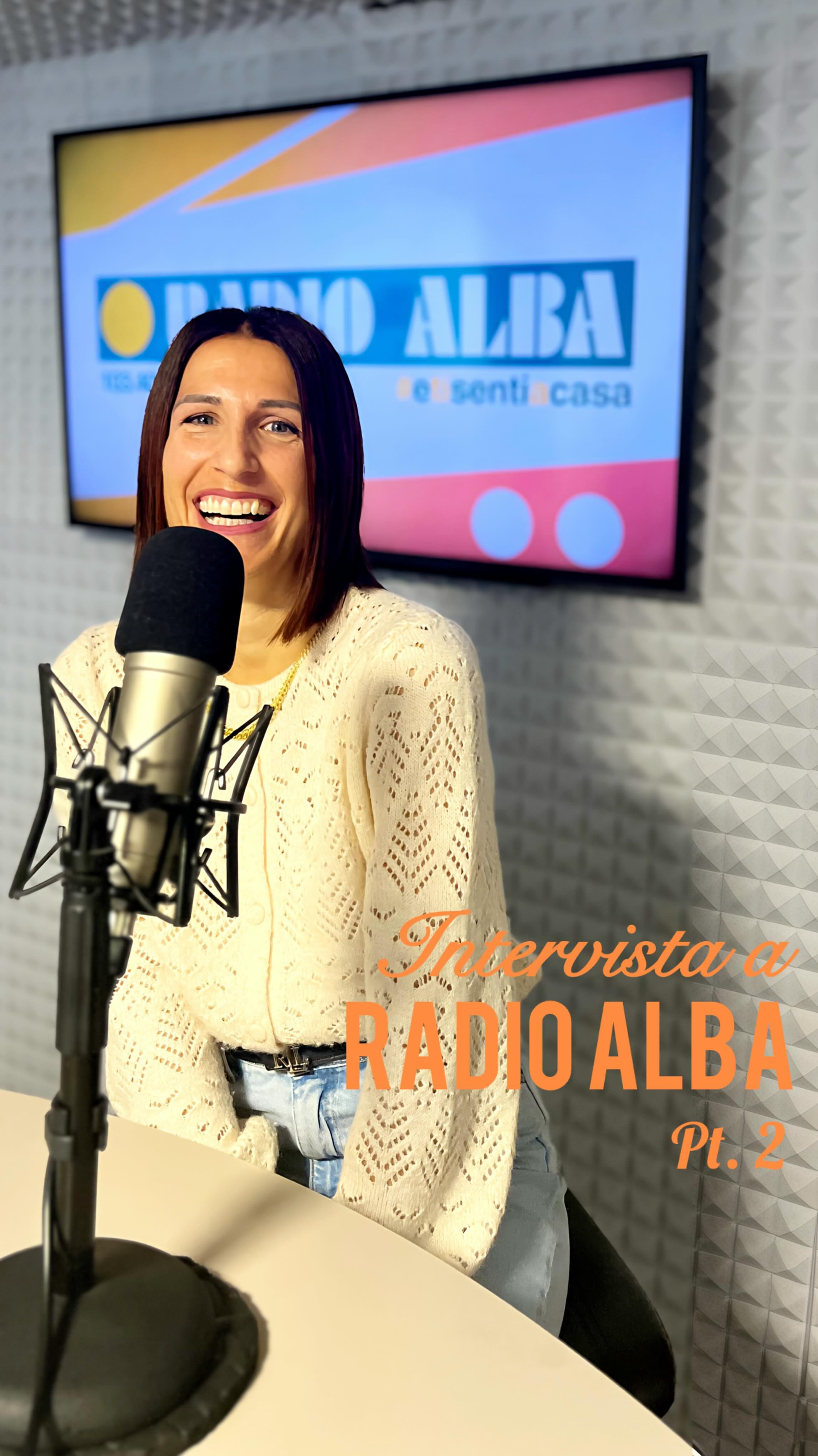 🎙️✨ On air su Radio Alba! Parte 2.
È iniziata così la mia intervista davanti ai microfoni di Radio Alba.
Che poi è stata la mia prima volta in assoluto in Radio e davanti a un microfono 🎙️.
Perché ero li ? Per raccontare perché è nata @valigiainfarinata . Per raccontare di come ho le mani in pasta e la valigia sempre pronta...
Siamo riusciti subito a rompere il ghiaccio e per questo devo solo ringraziare @marcellopress82 e @caterina_cafe .
#radioalba #radio #valiginfarinata #intervista #trapentoleevaligie cucina viaggi