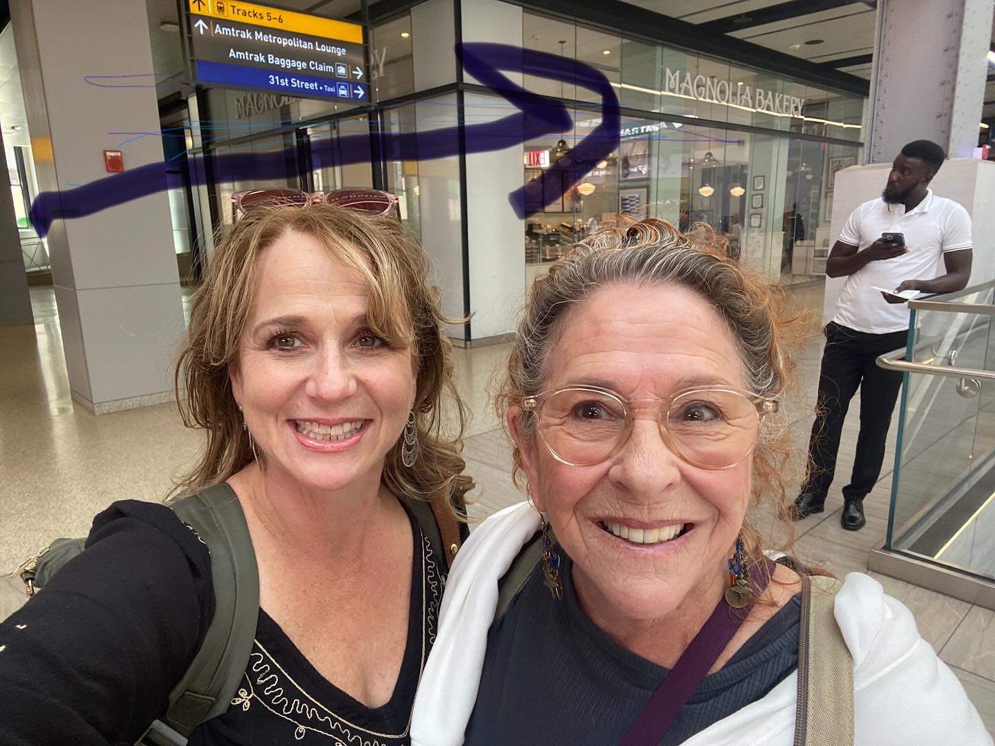 Magnolia bakery at the NYC train station!! 🚉 Not nearly as great as New York Cupcakes and they do what they can. Love my time with my Beautiful Auntie!! Safe journey!
@newyorkcupcakes
@chickiehanin