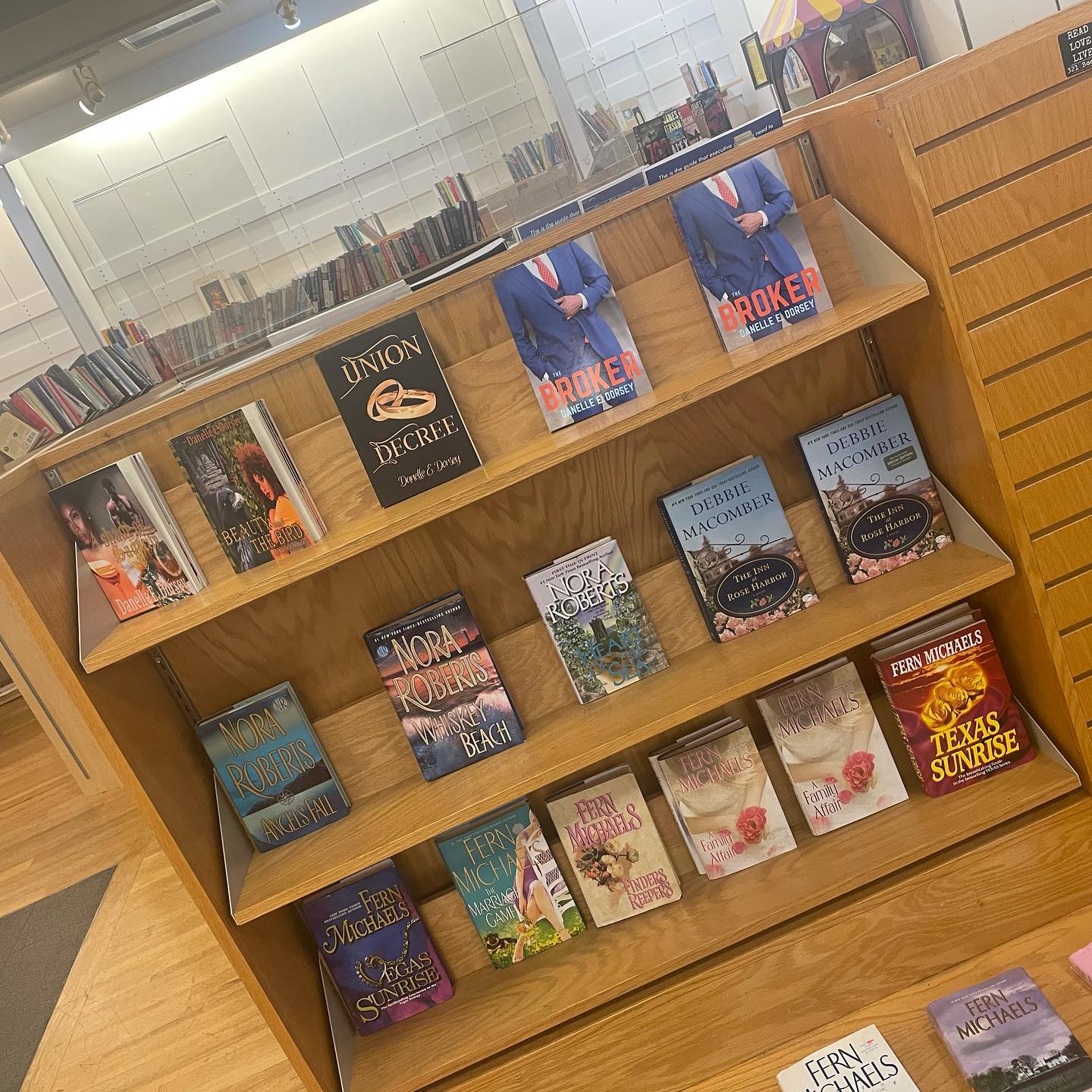 God has truely BLESSED ME! 🙌🏾
Thanks to CEO & President Darwin Culbertson all 4 of my books can now be purchased at 321 Books bookstore at Tyrone Square Mall❗️
Genres are: Afro-futuristic, Black Sci-fi, and Urban Fiction
6901 22nd Ave N,
St. Petersburg, FL 33710
Author, Danelle E. Dorsey