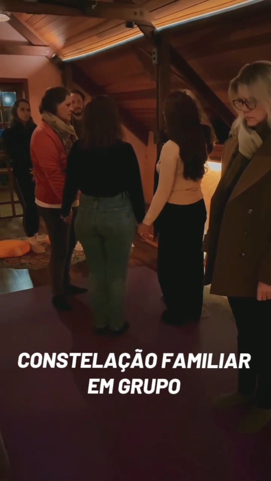 ✨️
Constelação Familiar em Grupo
A Constelação Familiar é uma abordagem terapêutica que revela as dinâmicas ocultas do nosso sistema familiar — influências sutis que muitas vezes moldam nossas escolhas, emoções e relações sem que percebamos.
Ao trazer à consciência padrões, crenças e lealdades inconscientes, esse trabalho possibilita a liberação do que bloqueia o avanço da vida e a cura de feridas profundas.
O processo convida cada pessoa a encontrar um novo equilíbrio, honrando suas raízes e abrindo espaço para um futuro mais leve, consciente e livre.
Uma jornada de reconciliação e paz, onde cada parte do quebra-cabeça familiar pode, enfim, ocupar o seu lugar.
📩 Entre em contato para mais informações.
#constelacaofamiliar
#constelacaosistemica
#terapiasistemica
#autoconhecimento