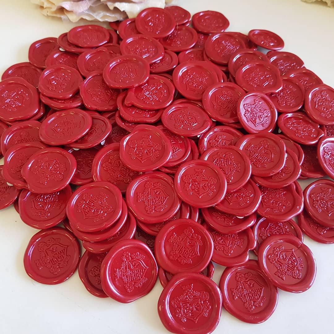 Penfold wax stickers.
We can customize your logo and made it into wax stickers.
#waxsealvideo #waxsealporn #waxsealwednesday #waxstamp #waxseal #waxmelts #waxsealing #waxstickers #waxsealsticker #penfolds #penfoldsgrange #penfoldswine #eventplanner #logodesigner #logodesigns #logos #envelopeseals #envelopes