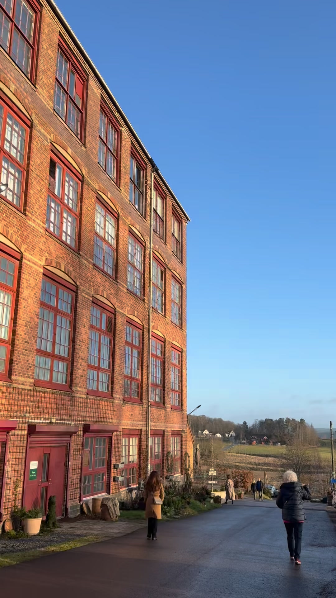 Glöm inte bort att besöka fina Spinneriet nu i helgen!
Som vanligt är huset fyllt av fina fynd att unna sig i vintermörkret 🌟
#utflyktigöteborg #spinnerietlindome #unikabutiker #unnadig #mysigt