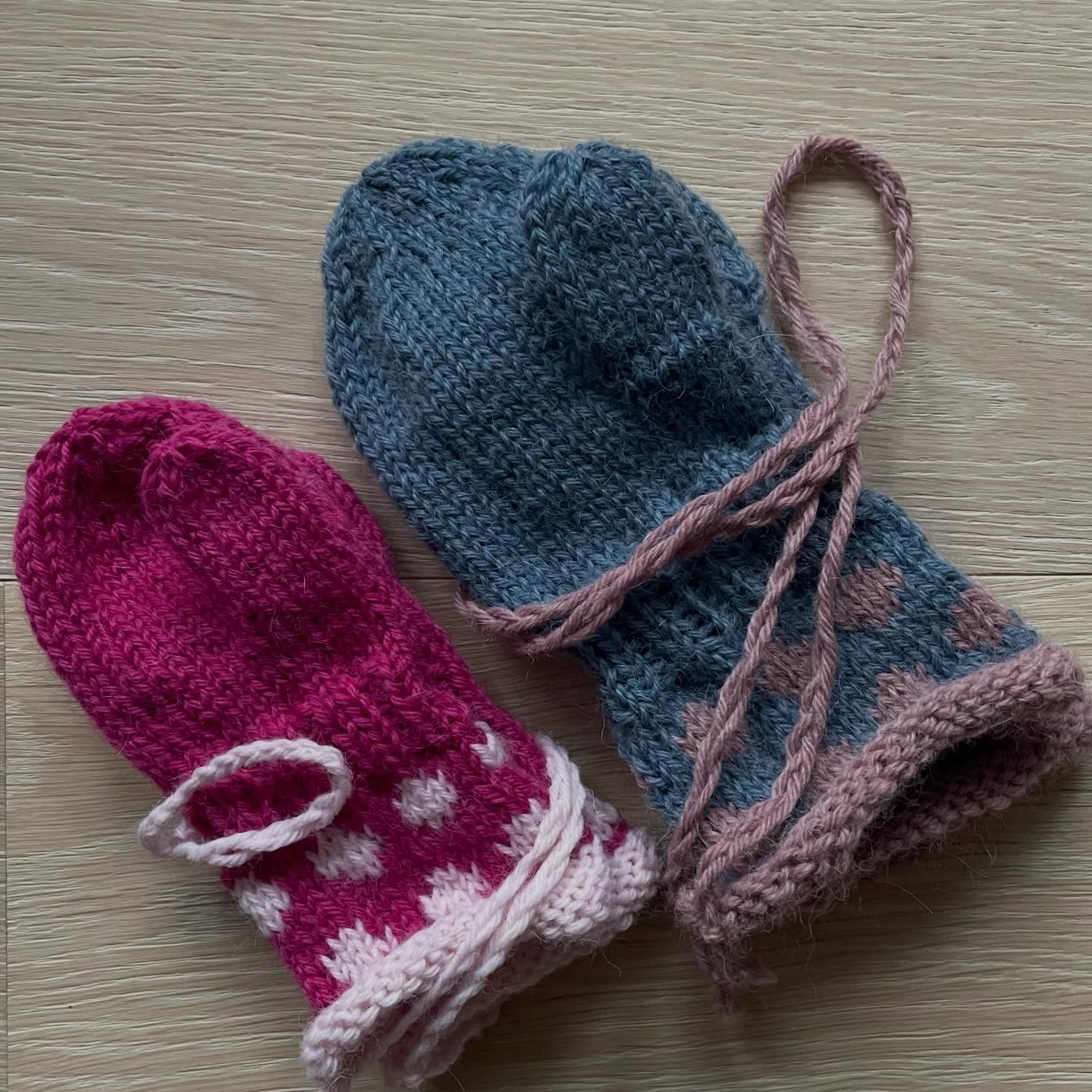 Toddlers’ Mittens.
#handknitted #alpaca #mittens #children #winter #cozy